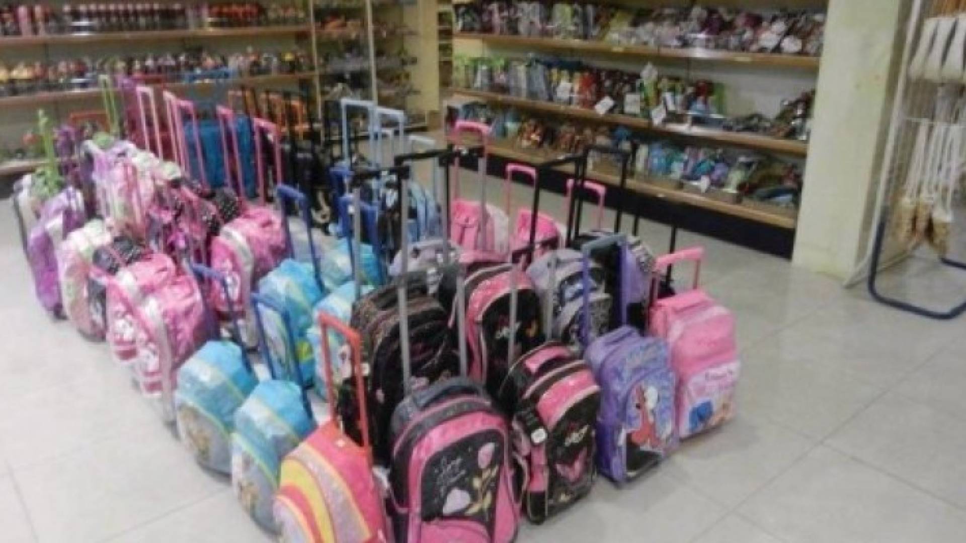 لا رفع لرسوم الضرائب والجمارك على الأدوات والحقائب المدرسية