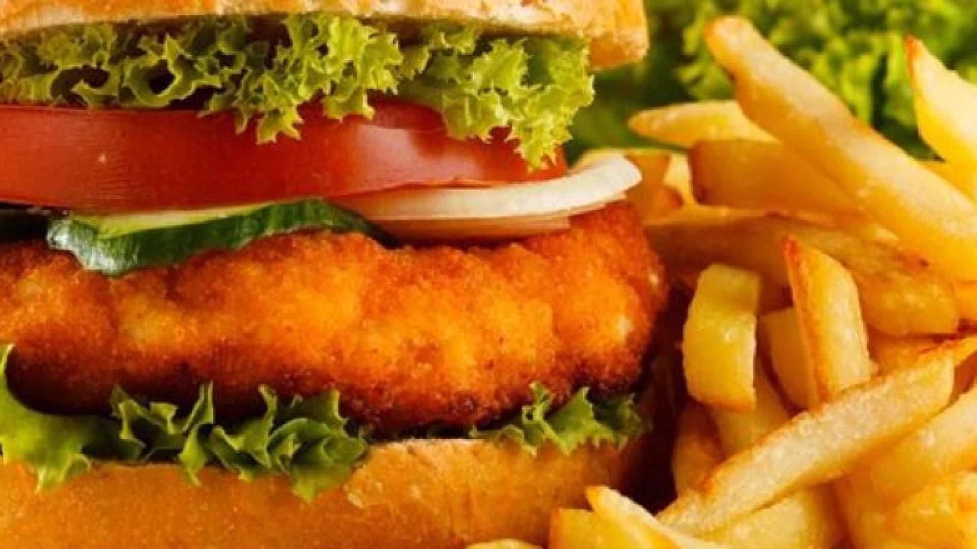 الوجبات السريعة فقيرة غذائيا ومضرة بالصائمين