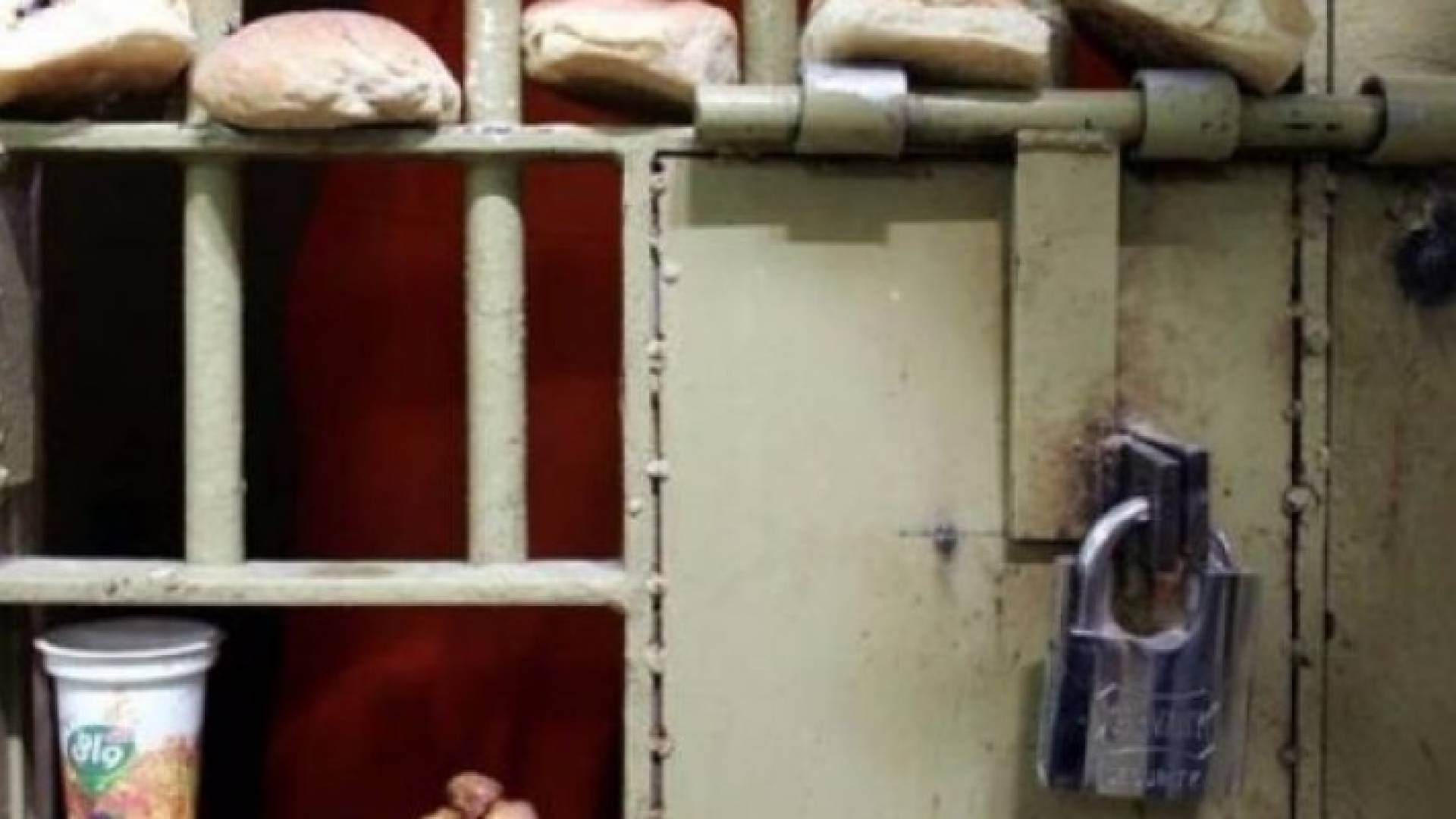 الأسير الفلسطيني جلال الشراونة يخوض إضرابا عن الطعام