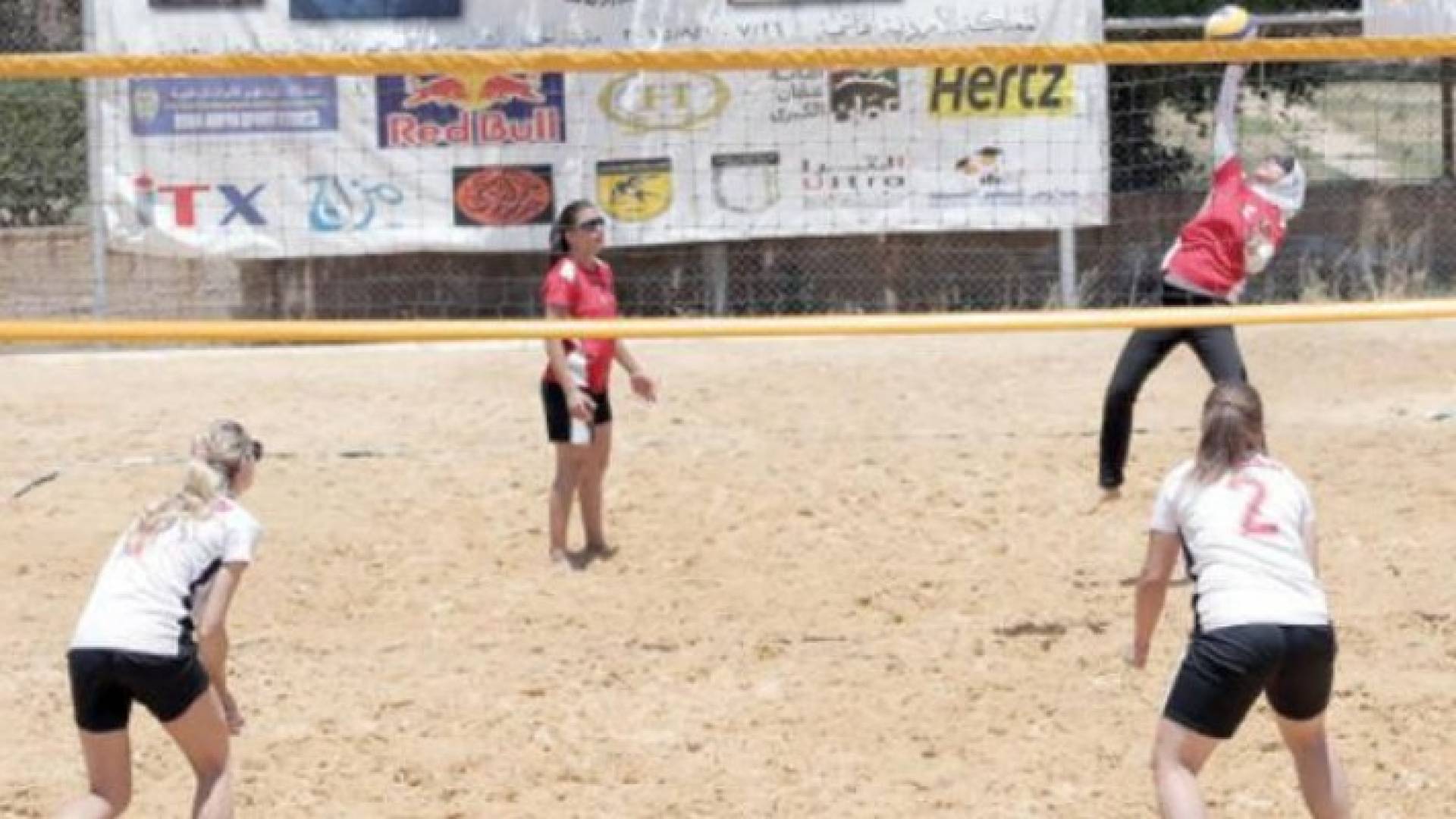 الاتحاد يوقف تدريبات المنتخب النسوي للطائرة الشاطئية