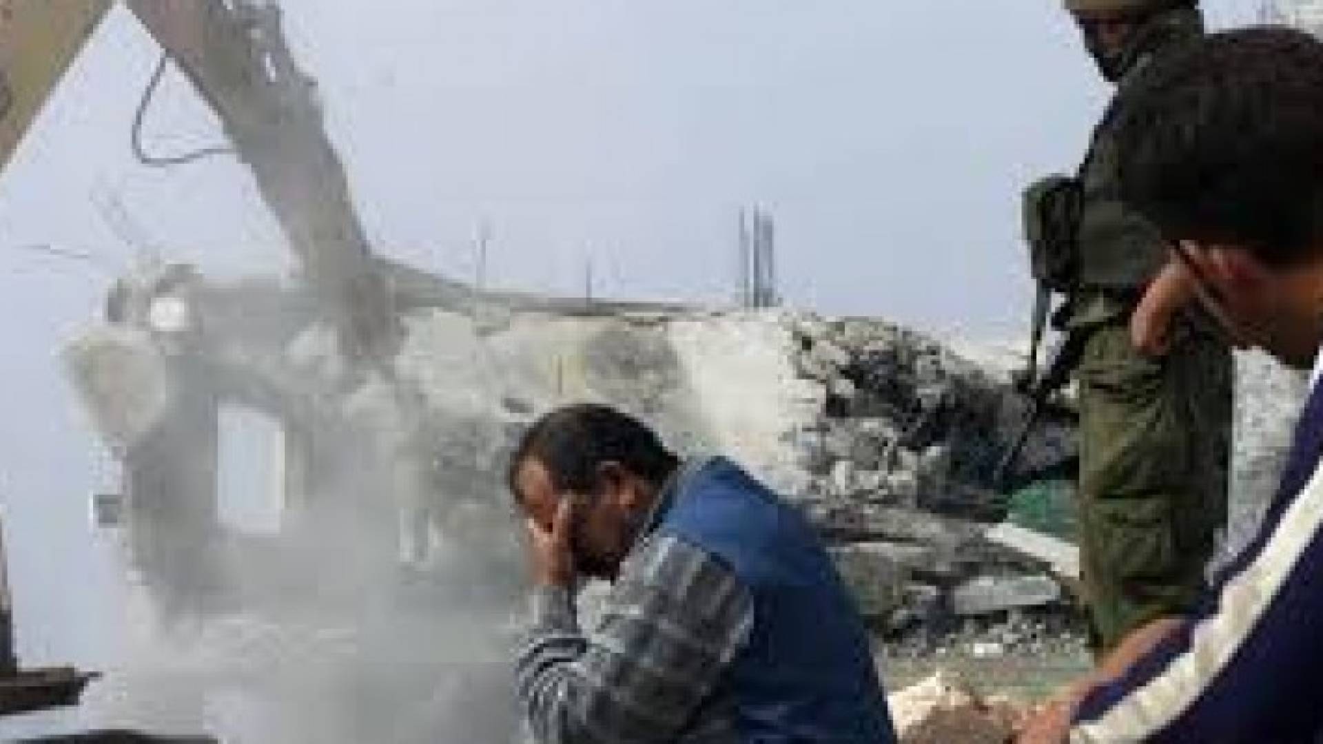 هدم منزلين يعودان لفلسطينيين نفذا هجوما بالسكين