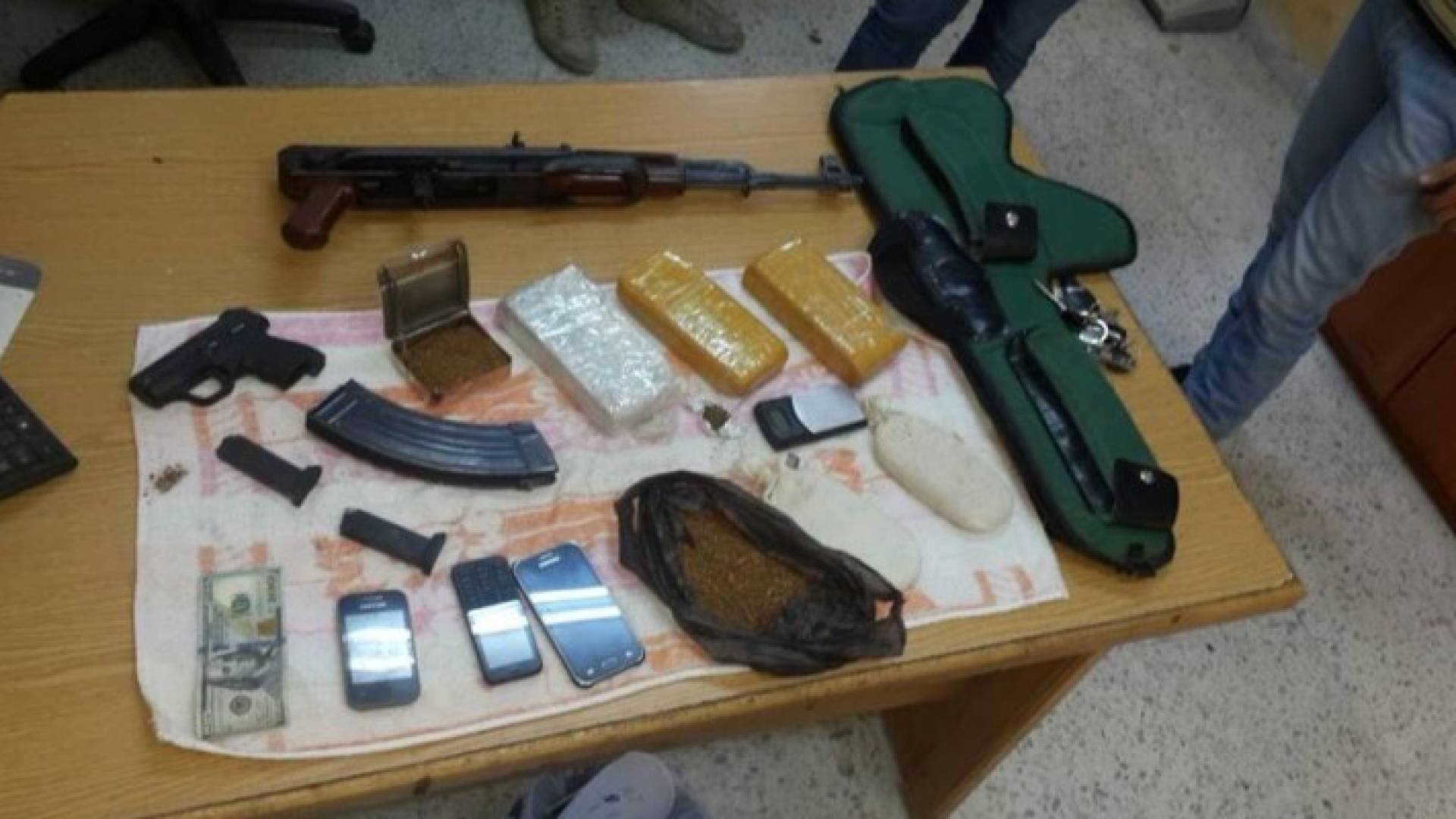 القبض على 5 تجار مخدرات وسلاح بالضليل .. تفاصيل