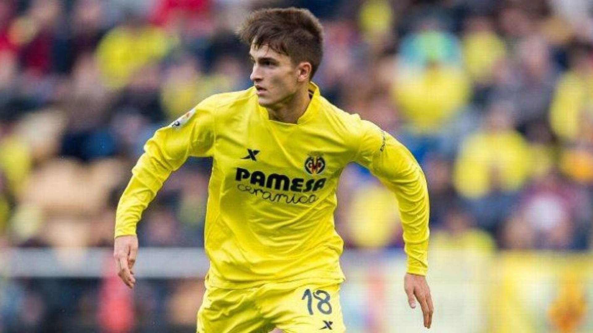 برشلونة يعيد شراء لاعب الوسط دينيس سواريز من فياريال