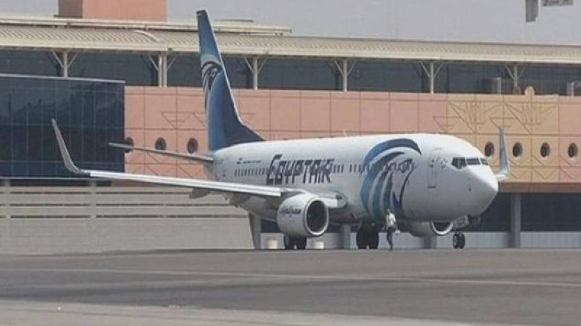 مسجل الطائرة المصرية: محاولات إخماد حريق قبل التحطم