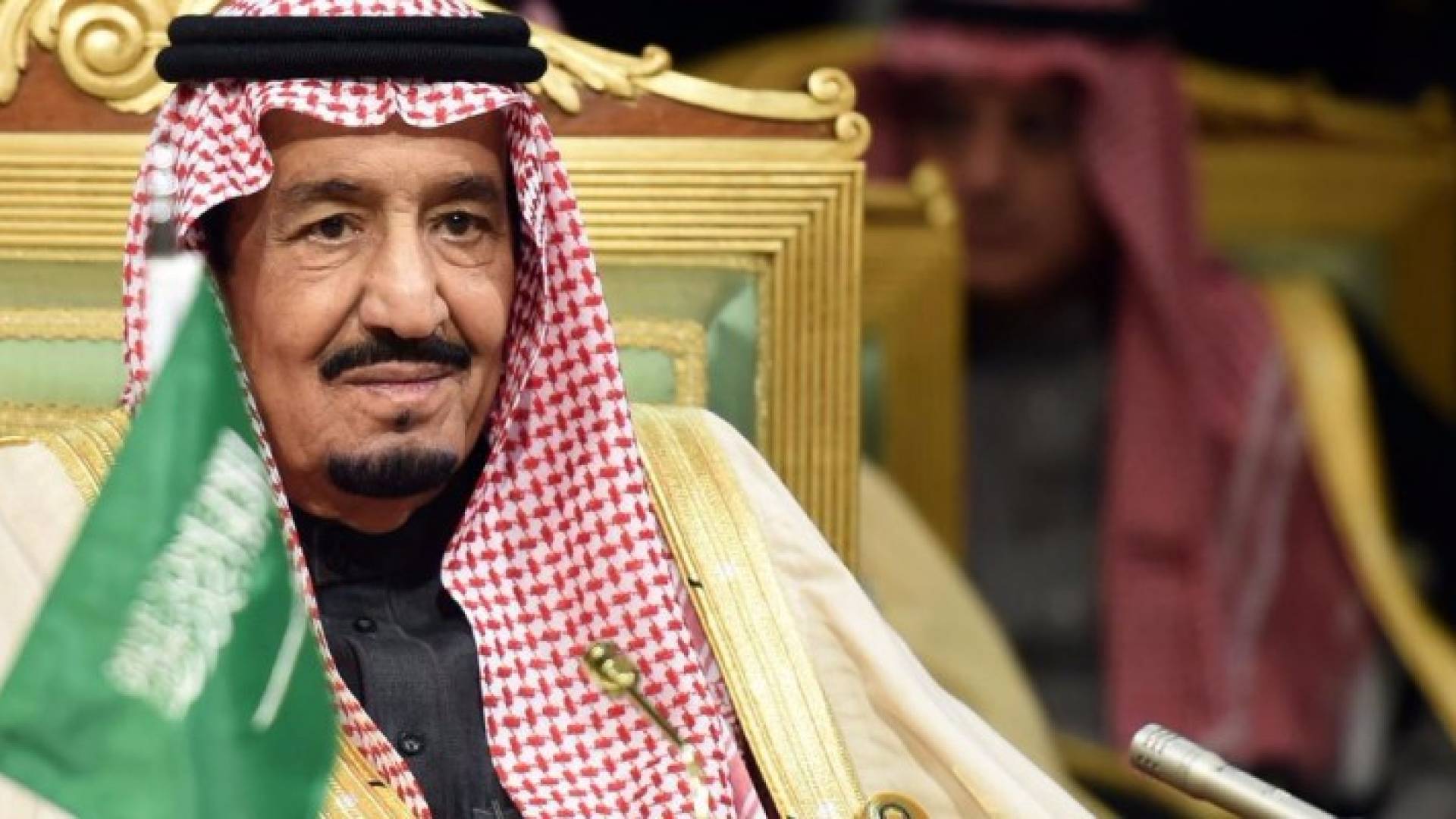 الملك سلمان: عازمون على ضرب المتطرفين بـ"يد من حديد"