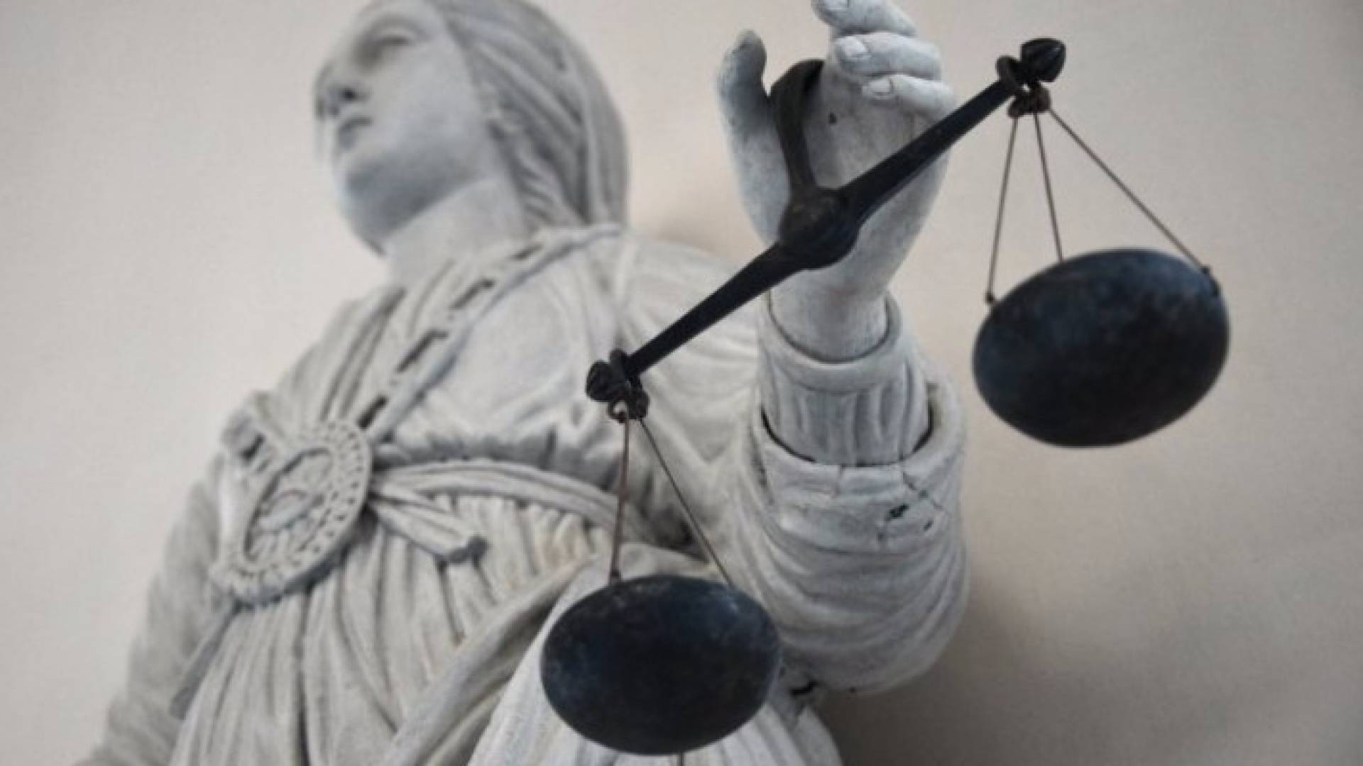 السجن 11 عاما لأم عذبت طفلها حتى الموت بالاشتراك مع حبيبها