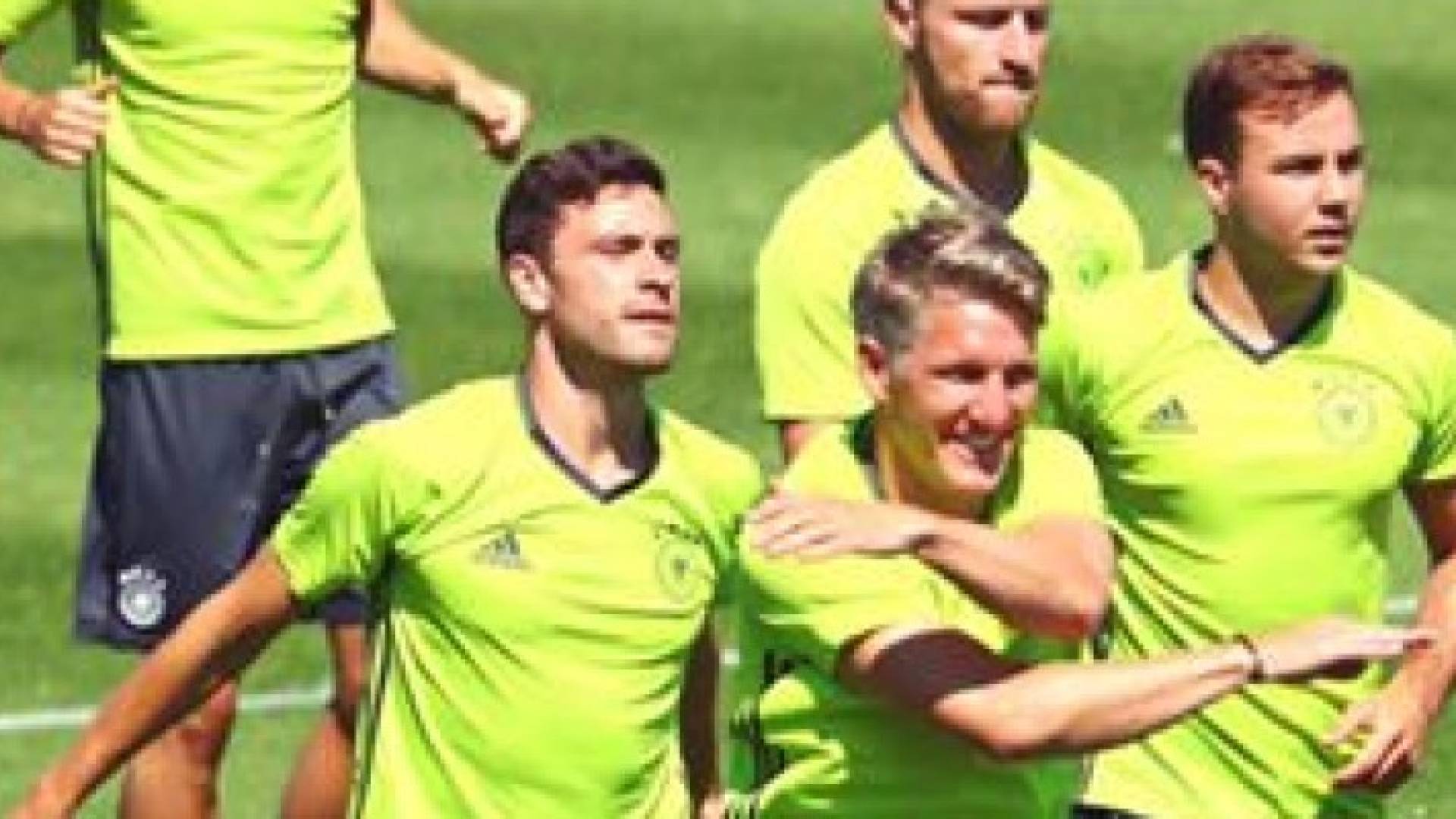 شفاينشتايجر يعود لتدريبات منتخب ألمانيا استعدادا لمواجهة فرنسا في نصف نهائي اليورو