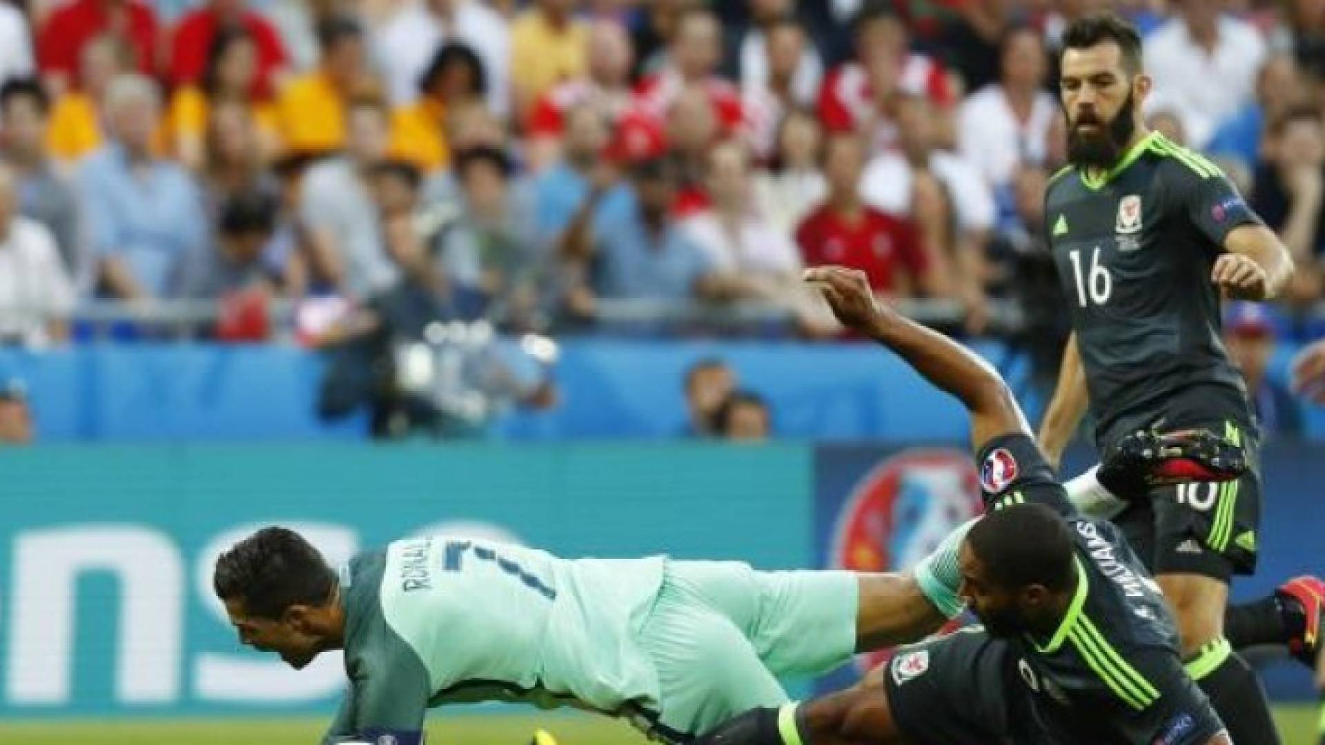 البرتغال تقتل أحلام ويلز وتصعد لنهائي اليورو