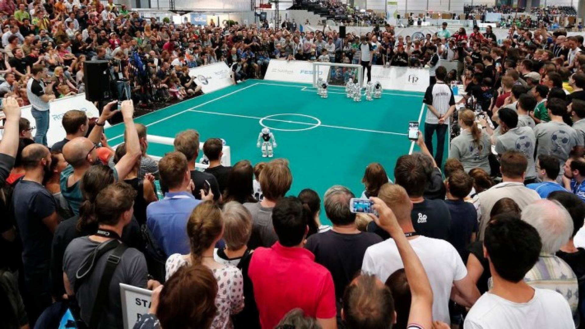 الماكينة الألمانية تتفوق في كرة الروبوتات