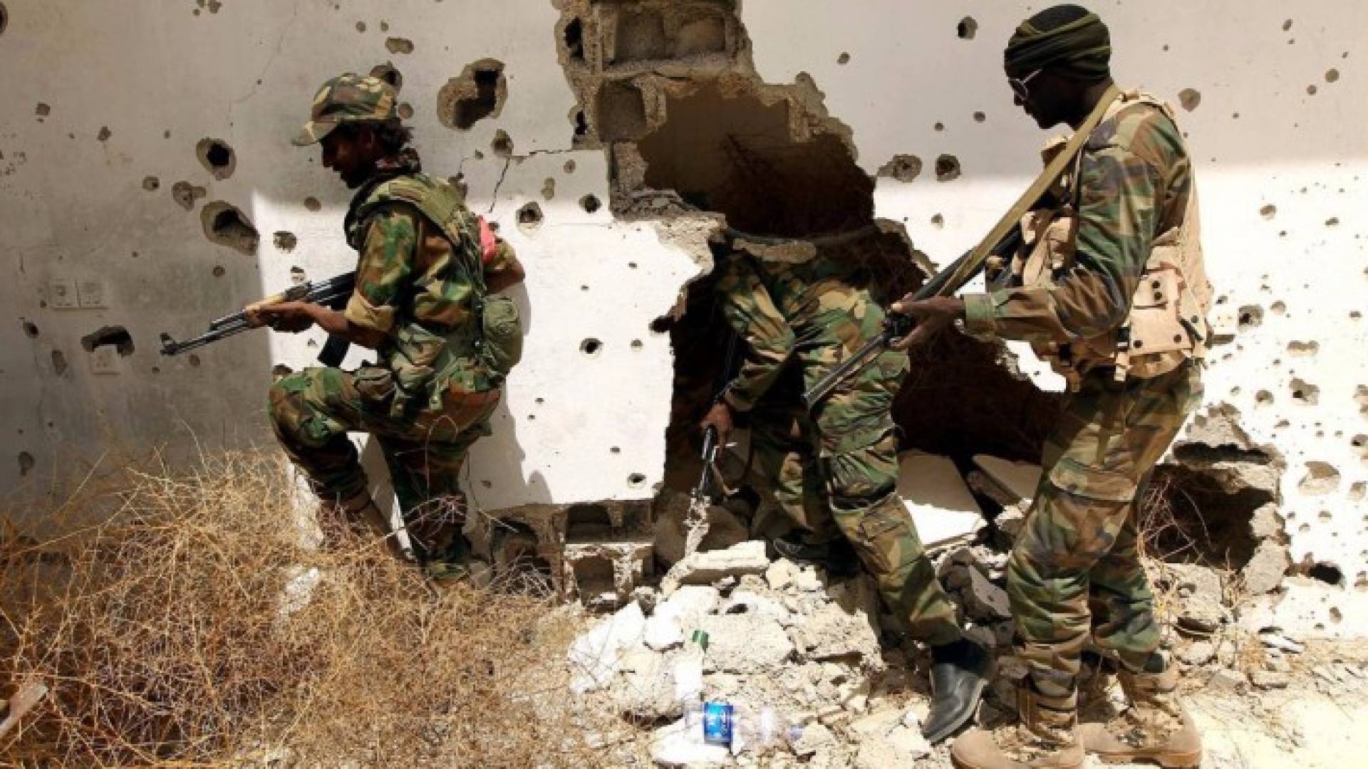 "مفخخة" تقتل 12 جنديا في بنغازي