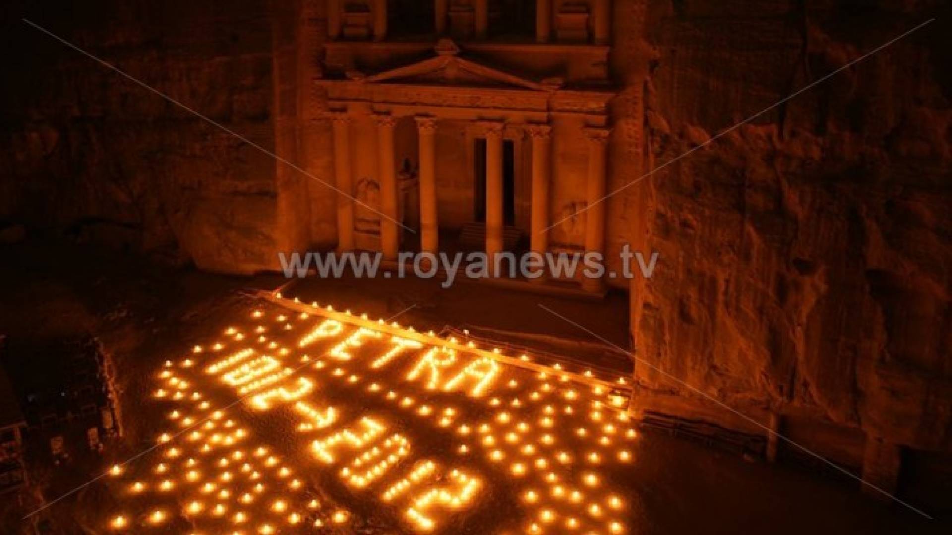 صورة من الخزنة اشهر معلم في مدينة البترا