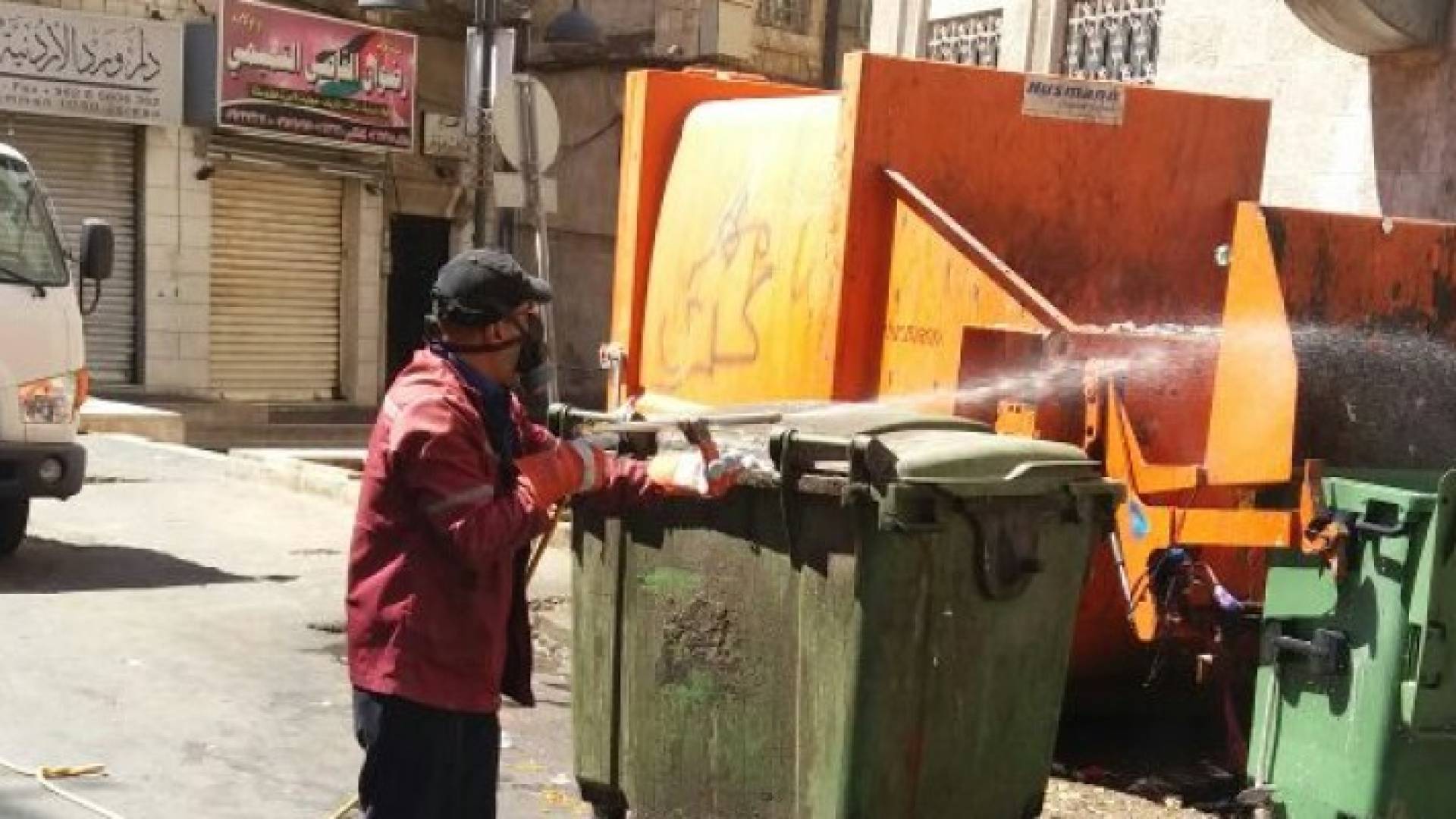 الأمانة :7200 طن نفايات جمعتها كوادر النظافة خلال ليلة واول ايام العيد