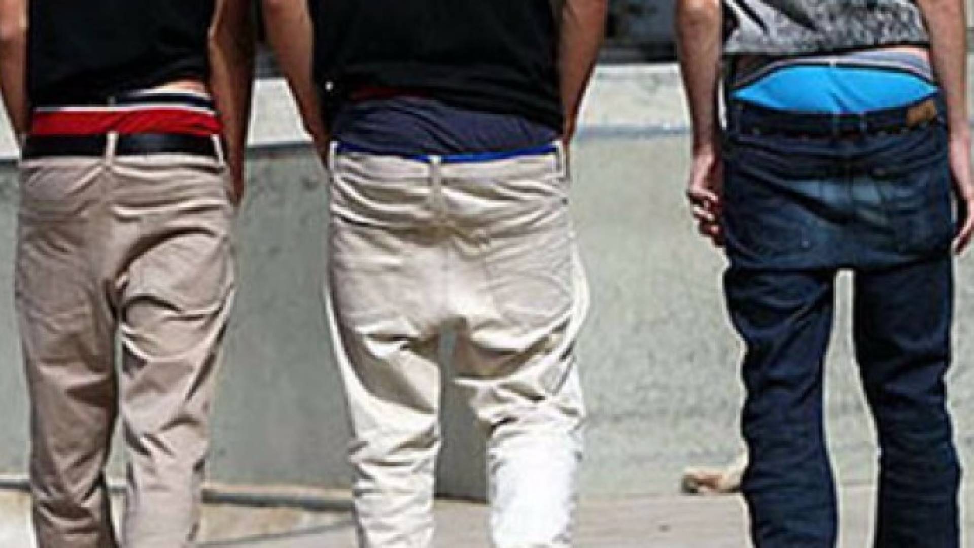 فرض غرامة مالية لمرتادي السراويل الساقطة