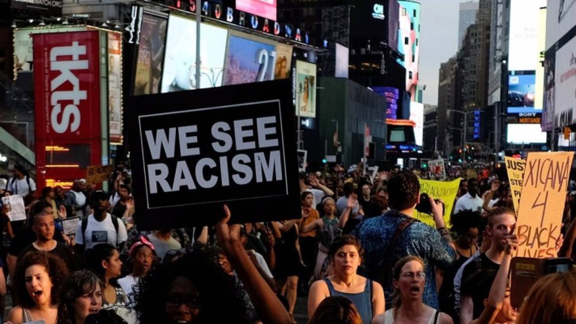 مظاهرة في نيويورك ضد "عنصرية الشرطة".