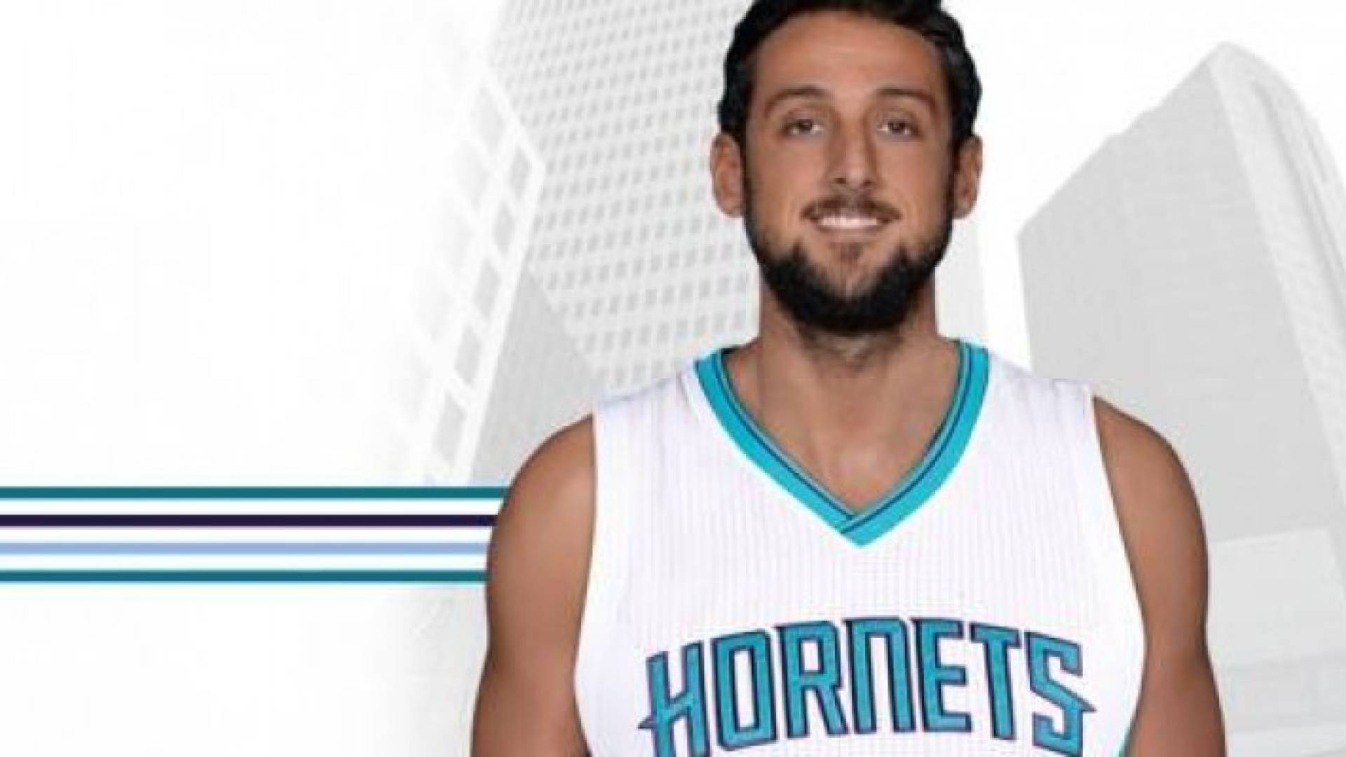 تشارلوت هورنتس يحصل على خدمات بيلينيلي في "صفقة تبادلية"