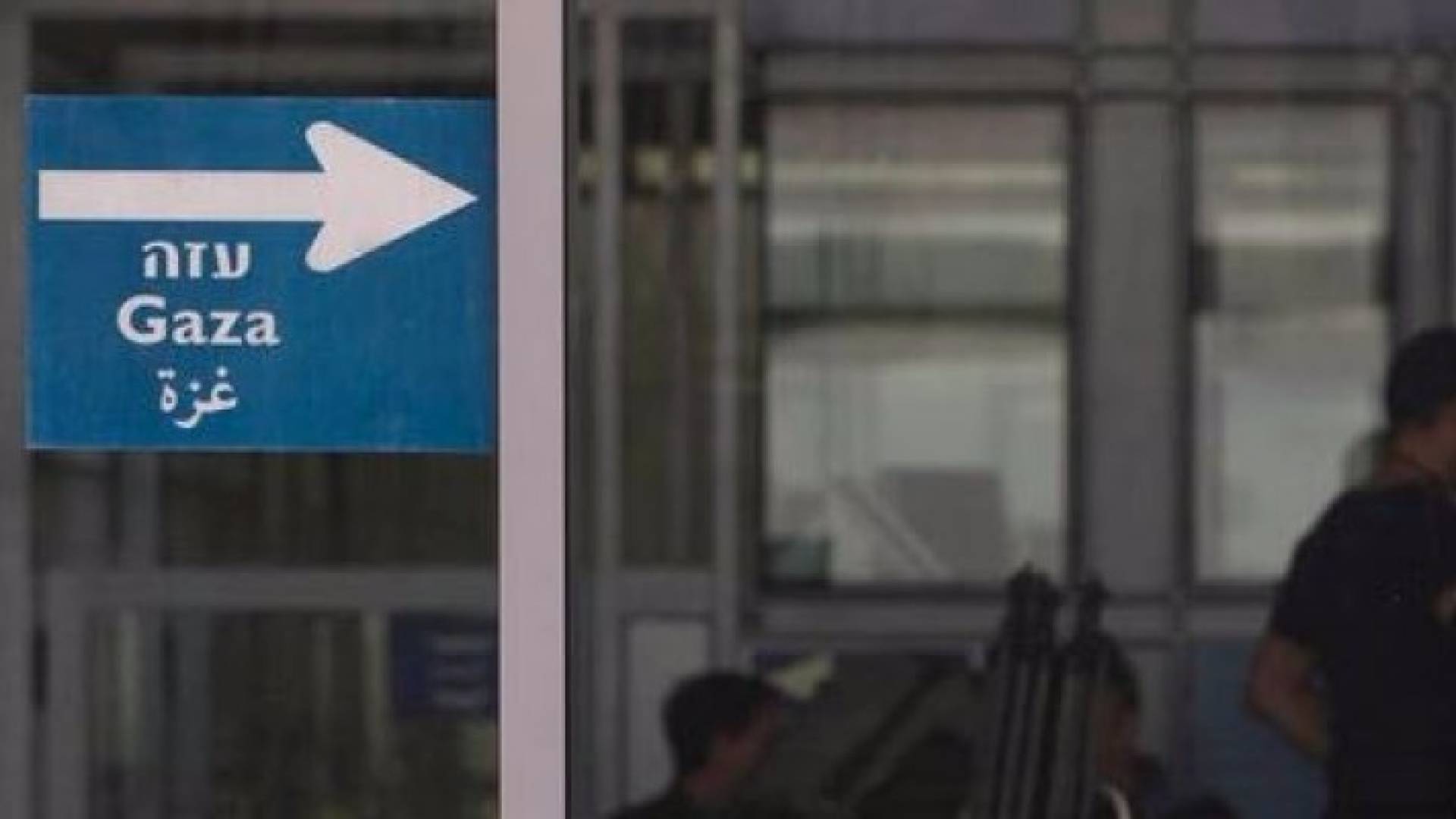 الاحتلال يعتقل تاجرا على معبر بيت حانون