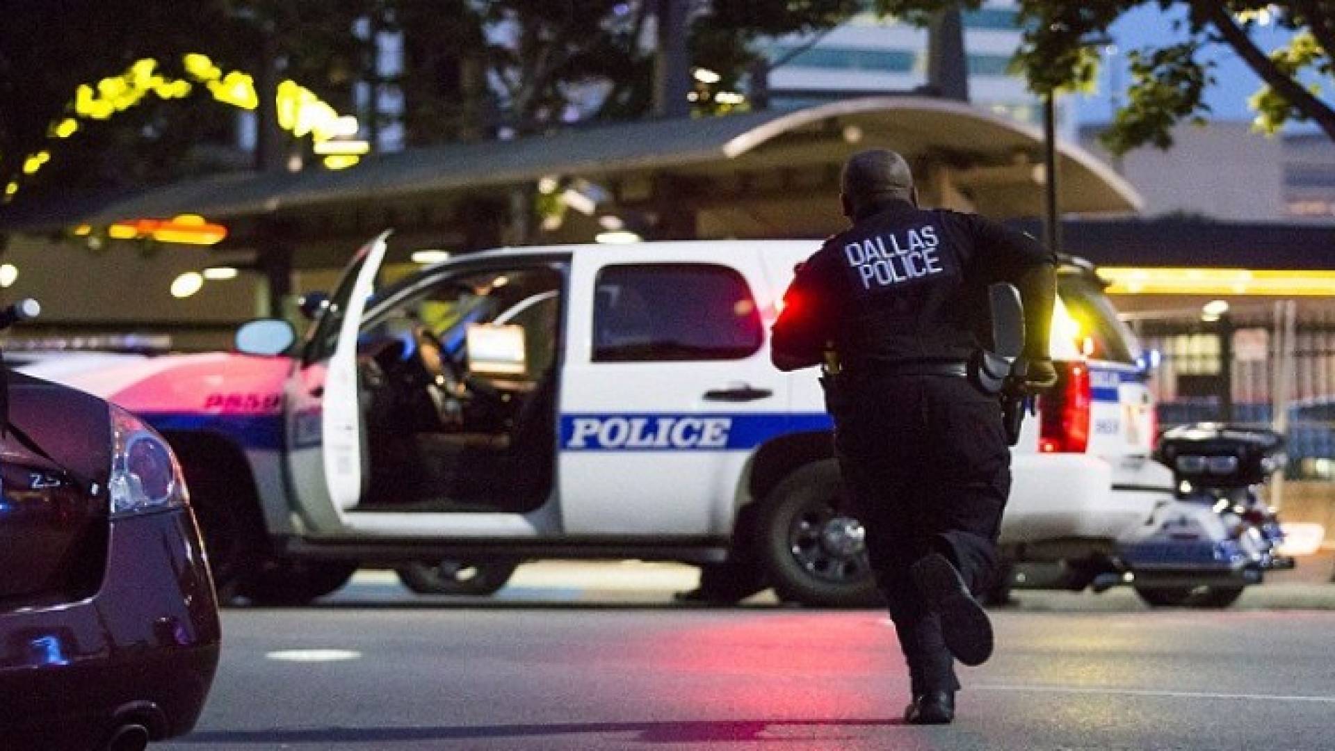 قناص دالاس استهدف "رجال شرطة بيض"