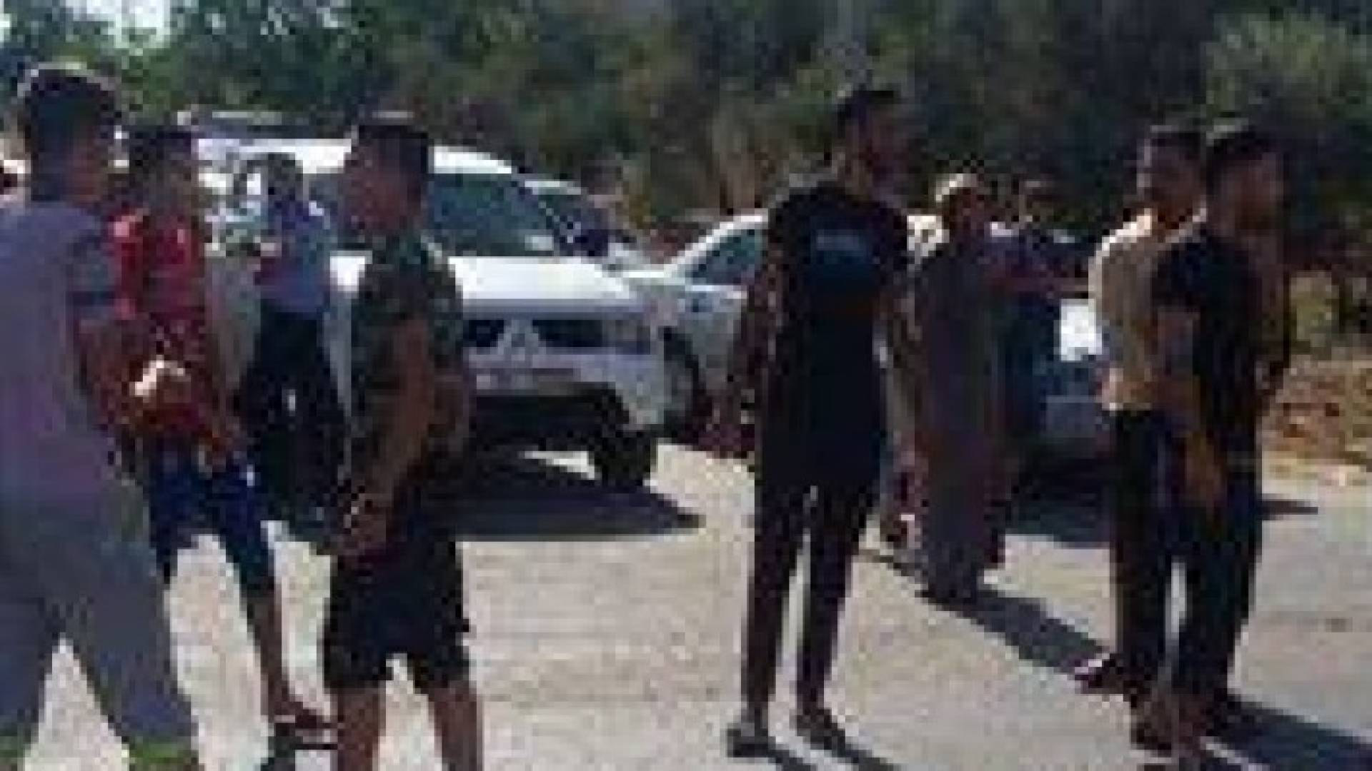 اربد: عدد من سكان قريتي "حبراص و يبلا" يحتجزون سيارات مياه اليرموك .. تفاصيل و صور
