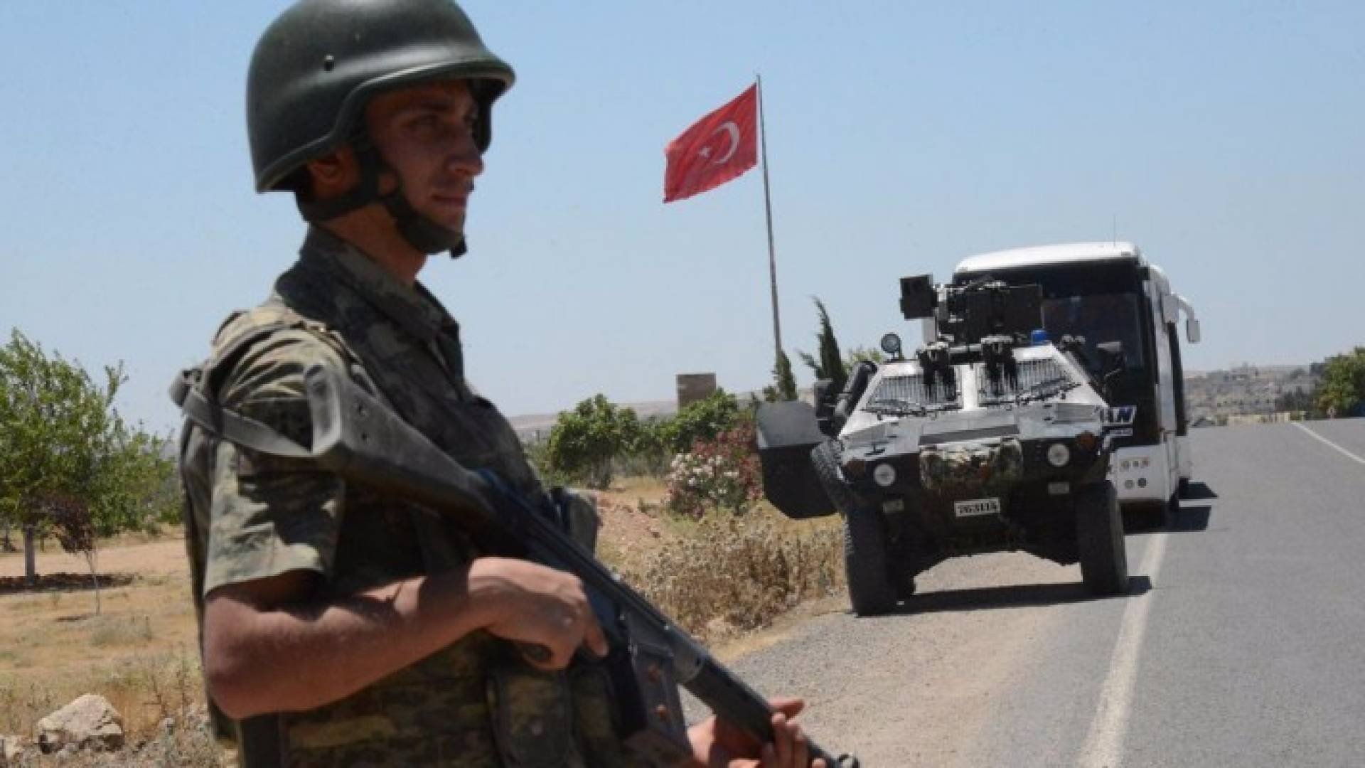 قتيلان وجرحى بانفجار سيارة جنوب شرقي تركيا