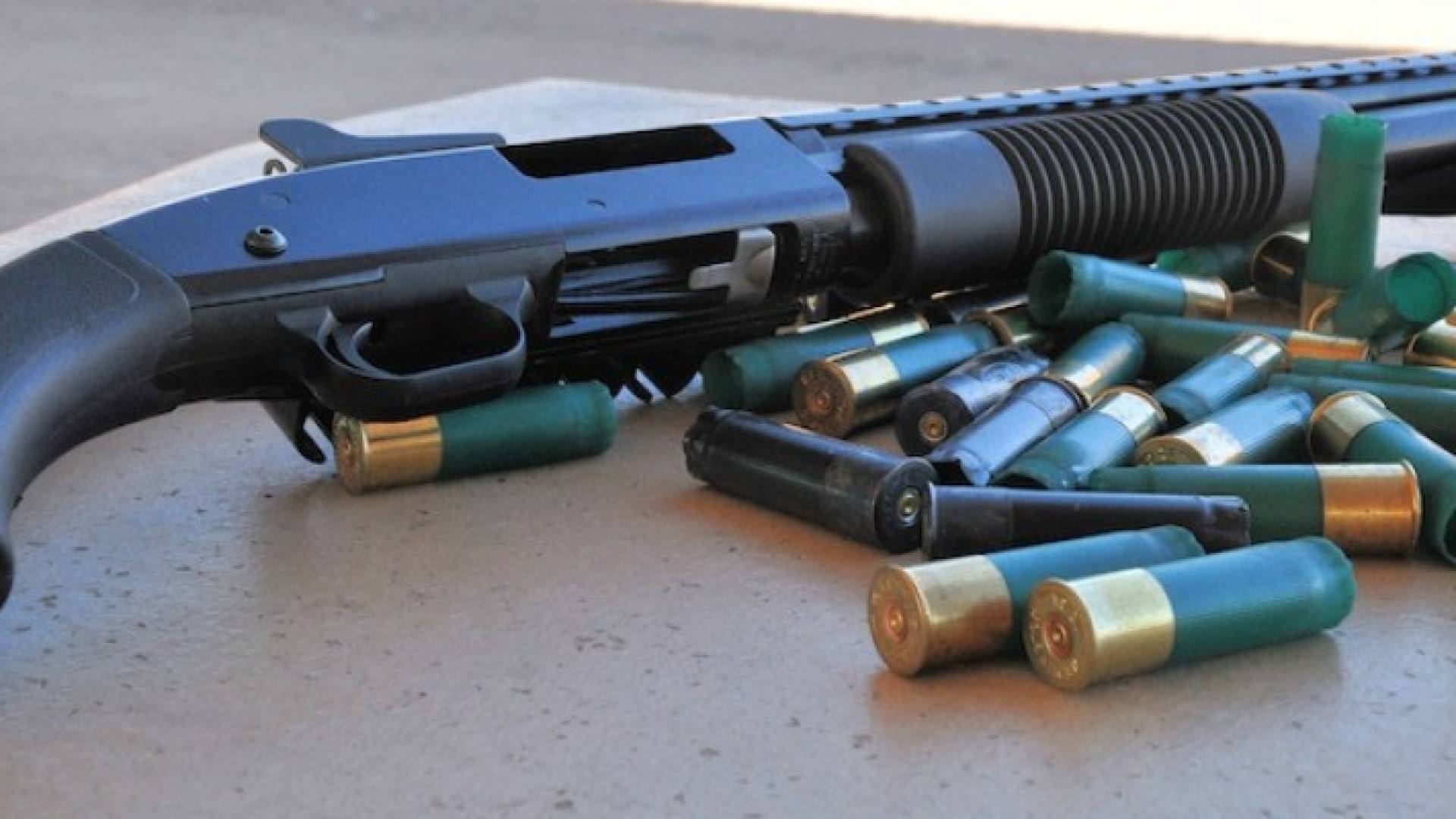 إربد: طفل يعبث بسلاح فيقتل عشريني