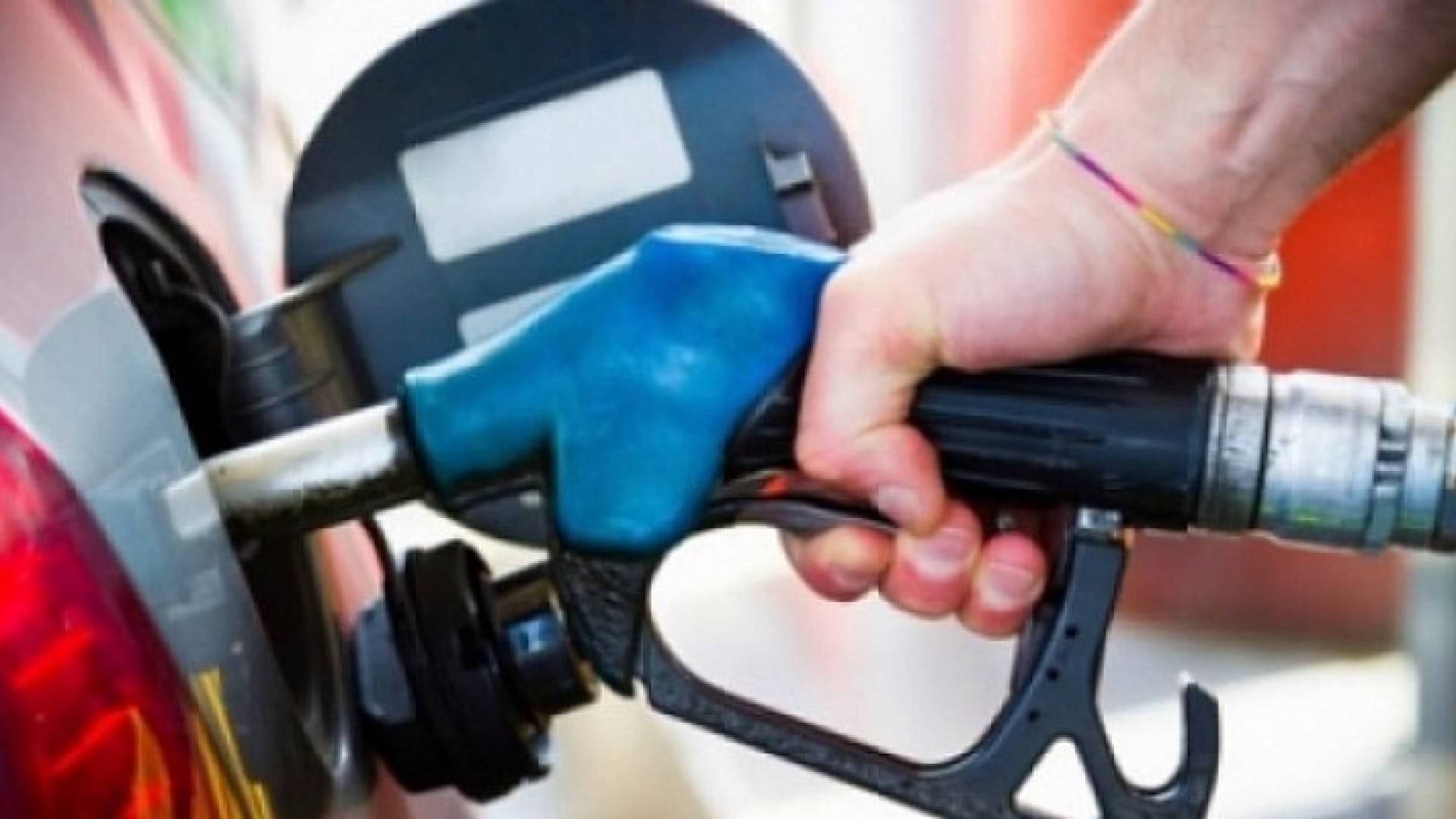 الطلب على البنزين يرتفع 42 % خلال العيد