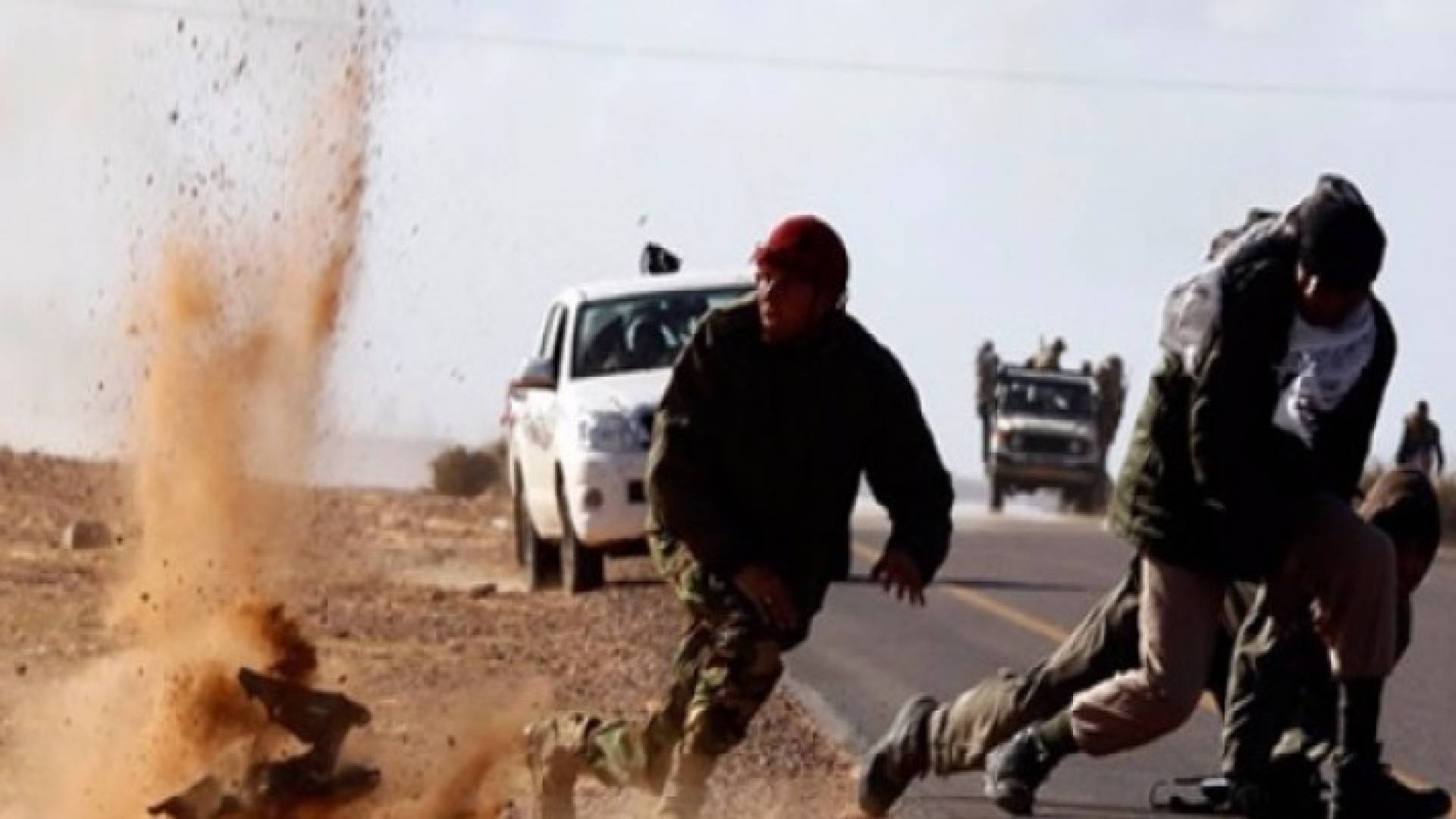 "داعش" تفخخ طرقا رئيسية في محافظة الموصل وتضرم النار في حقول نفطية