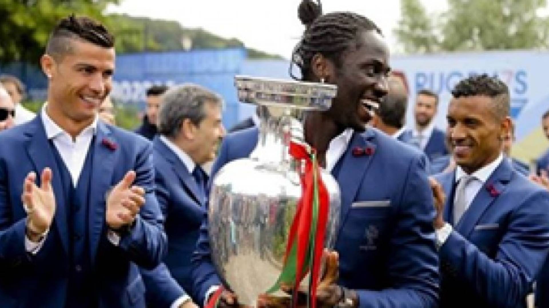 وصول أبطال "يورو 2016" إلى لشبونة .. صور