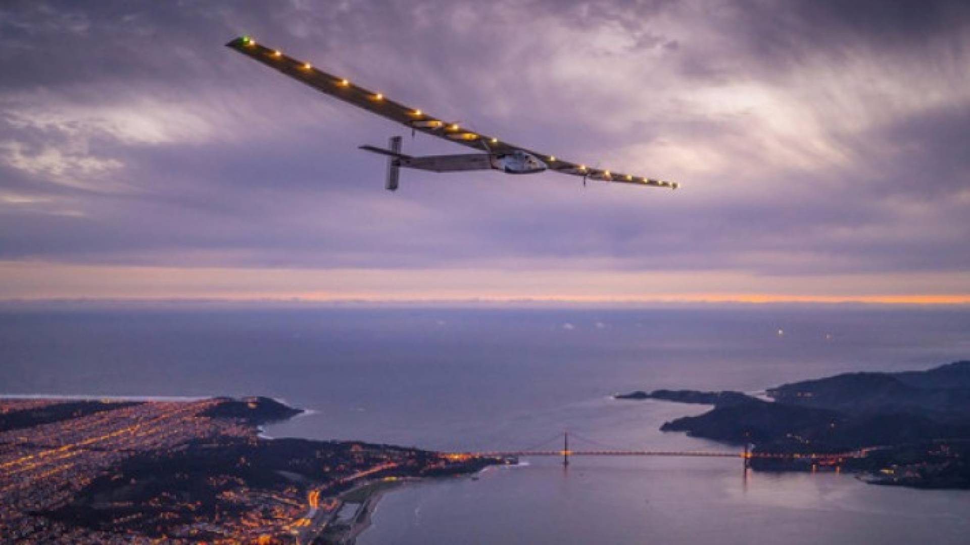 طائرة "سولار امبالس 2" تهبط في القاهرة