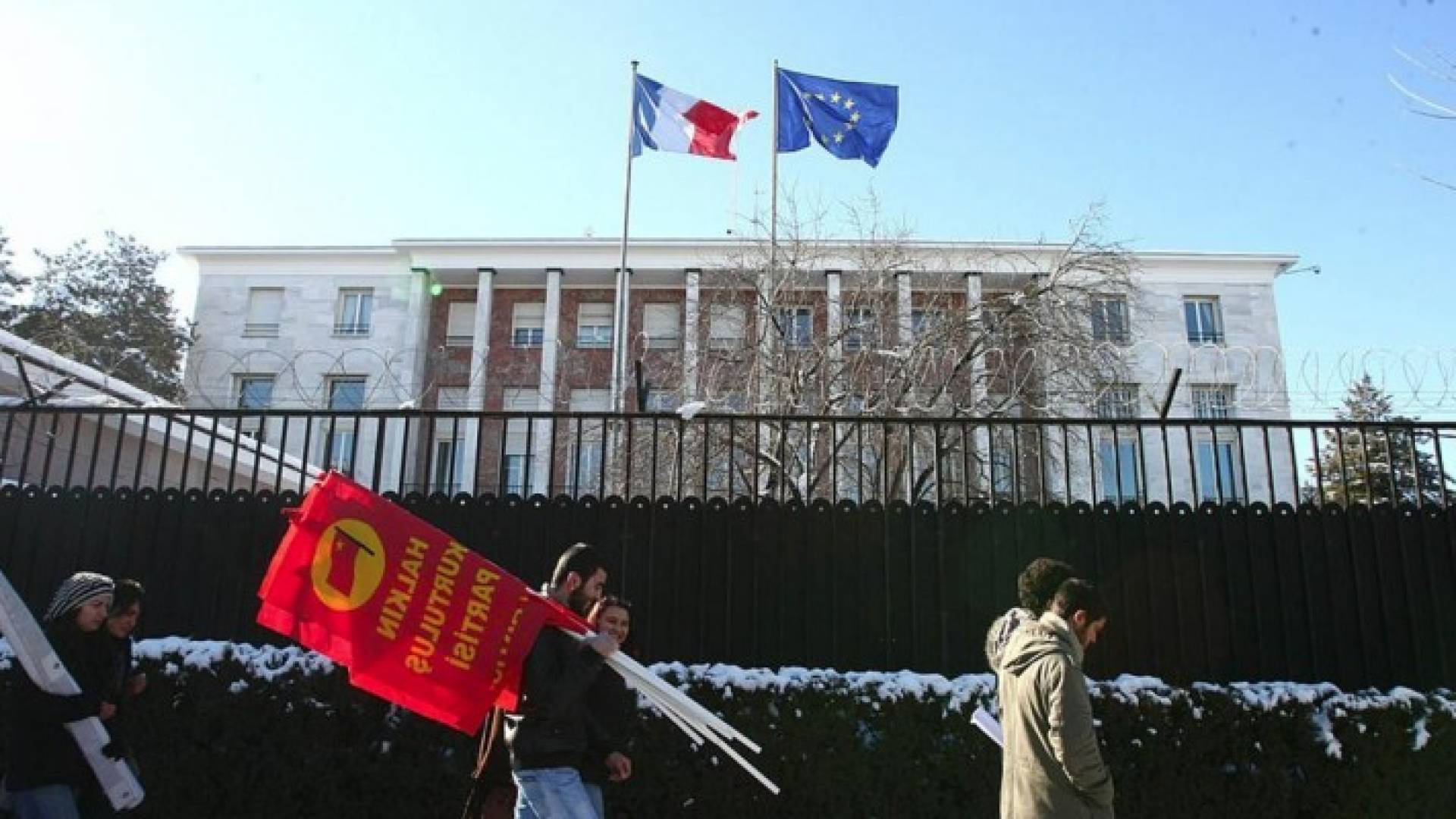 إغلاق البعثات الدبلوماسية الفرنسية في تركيا "لأسباب أمنية"