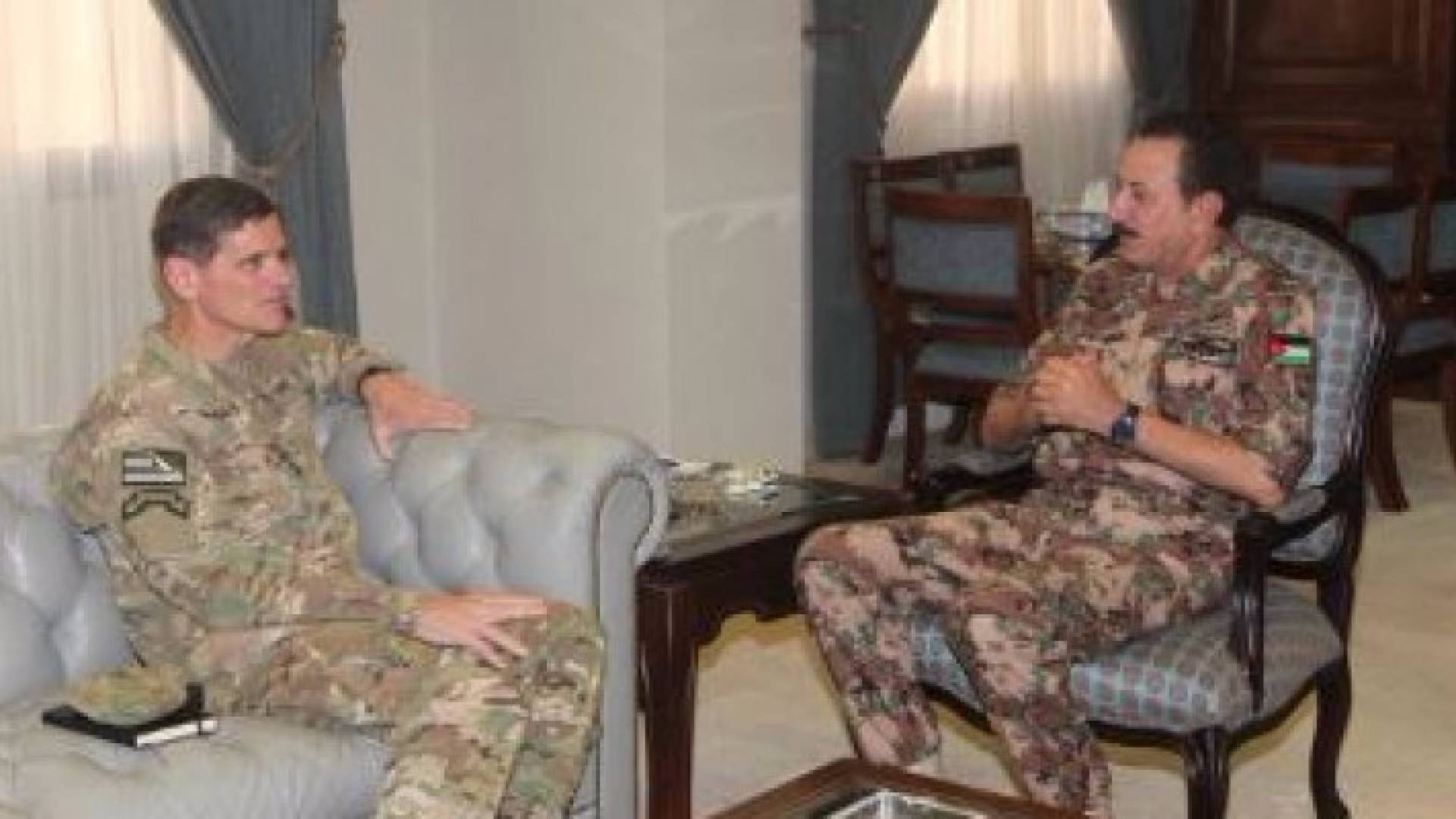 الزبن يستقبل قائد القيادة المركزية الأمريكية