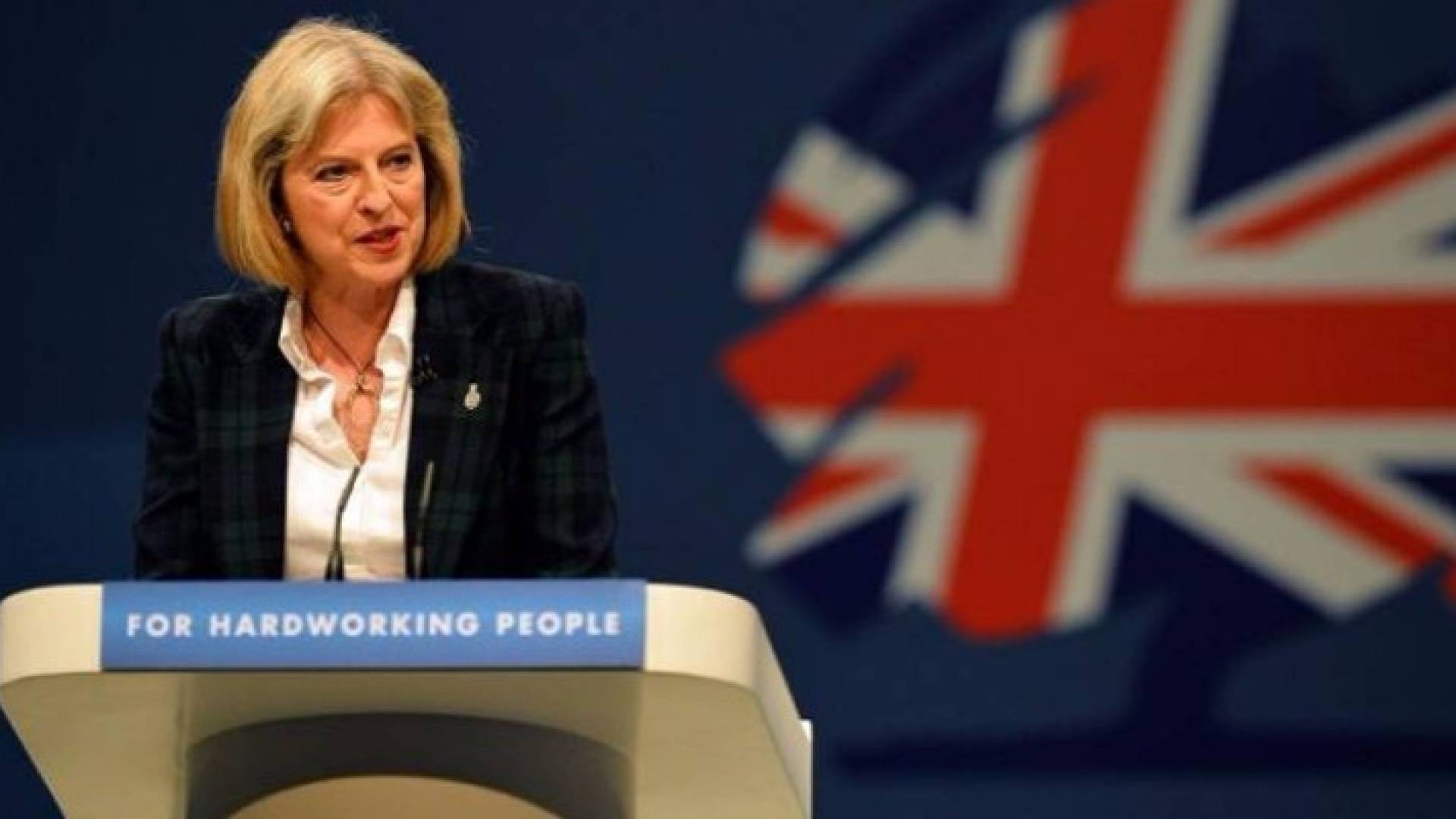 تكليف تيريزا رسميا برئاسة الحكومة البريطانية خلفا لديفيد كاميرون