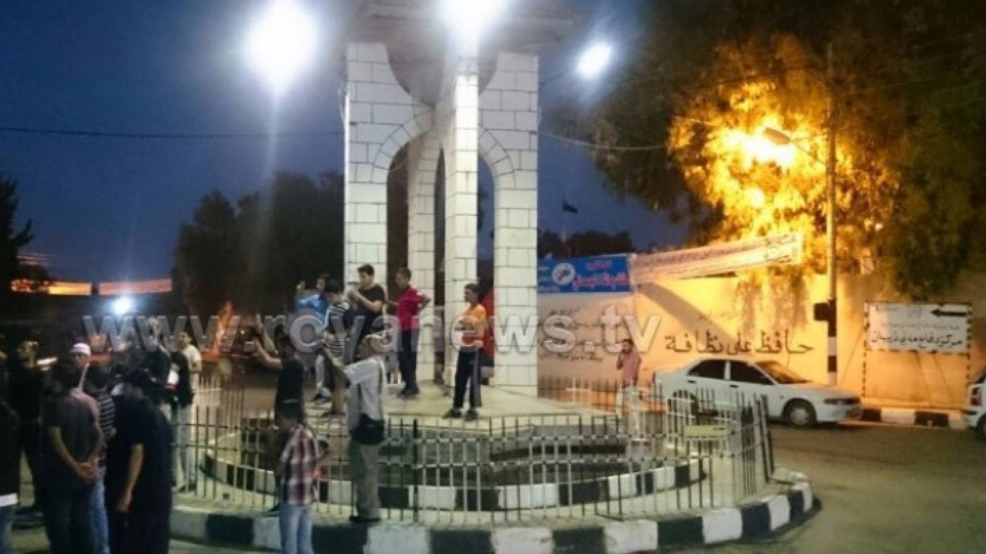 الدرك يزيل خيمة اعتصام ذيبان .. ومواجهات وتوتر في اللواء .. صور