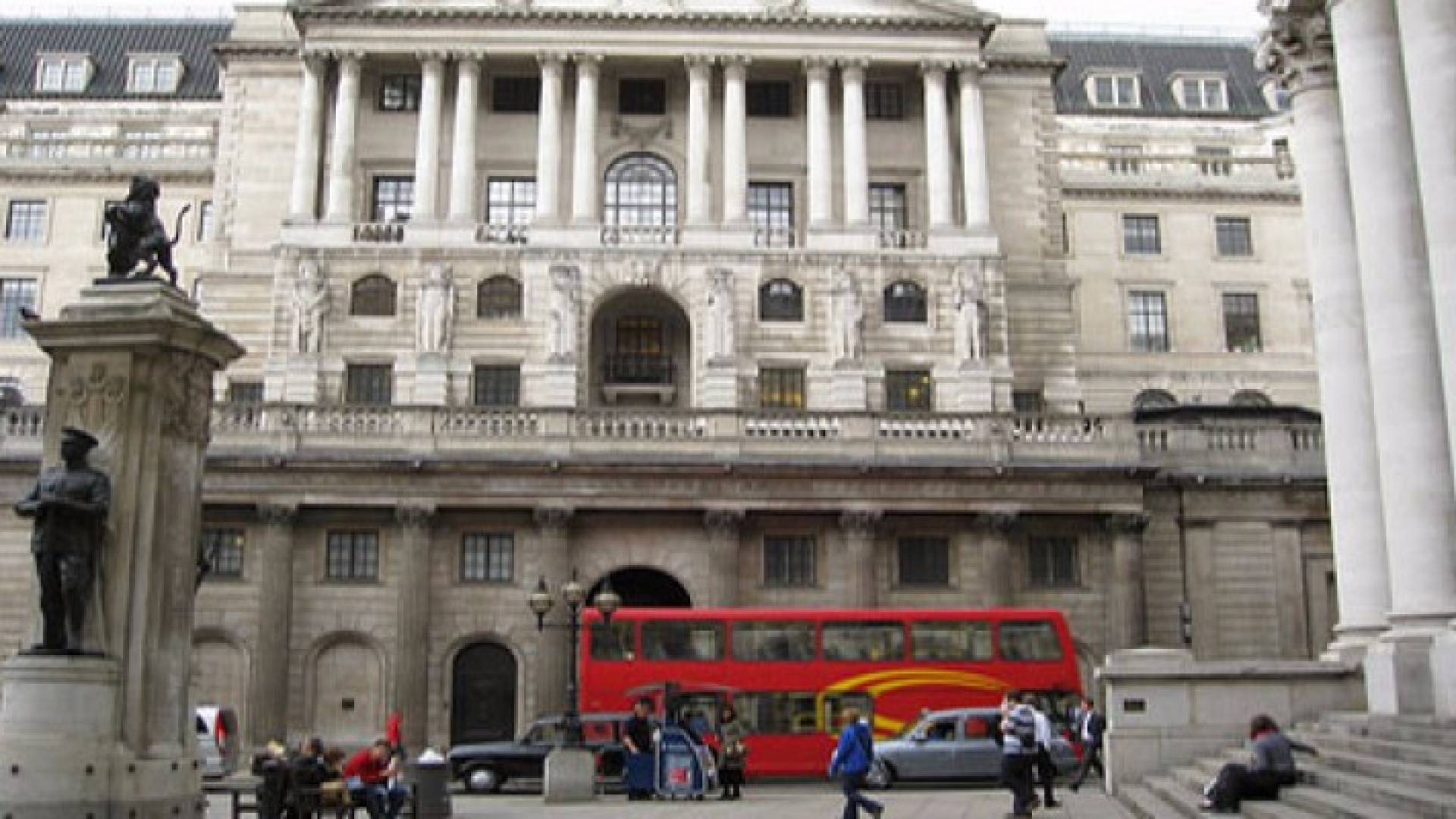 بنك انكلترا يبقي على مؤشر الفائدة الرئيسي دون تغير