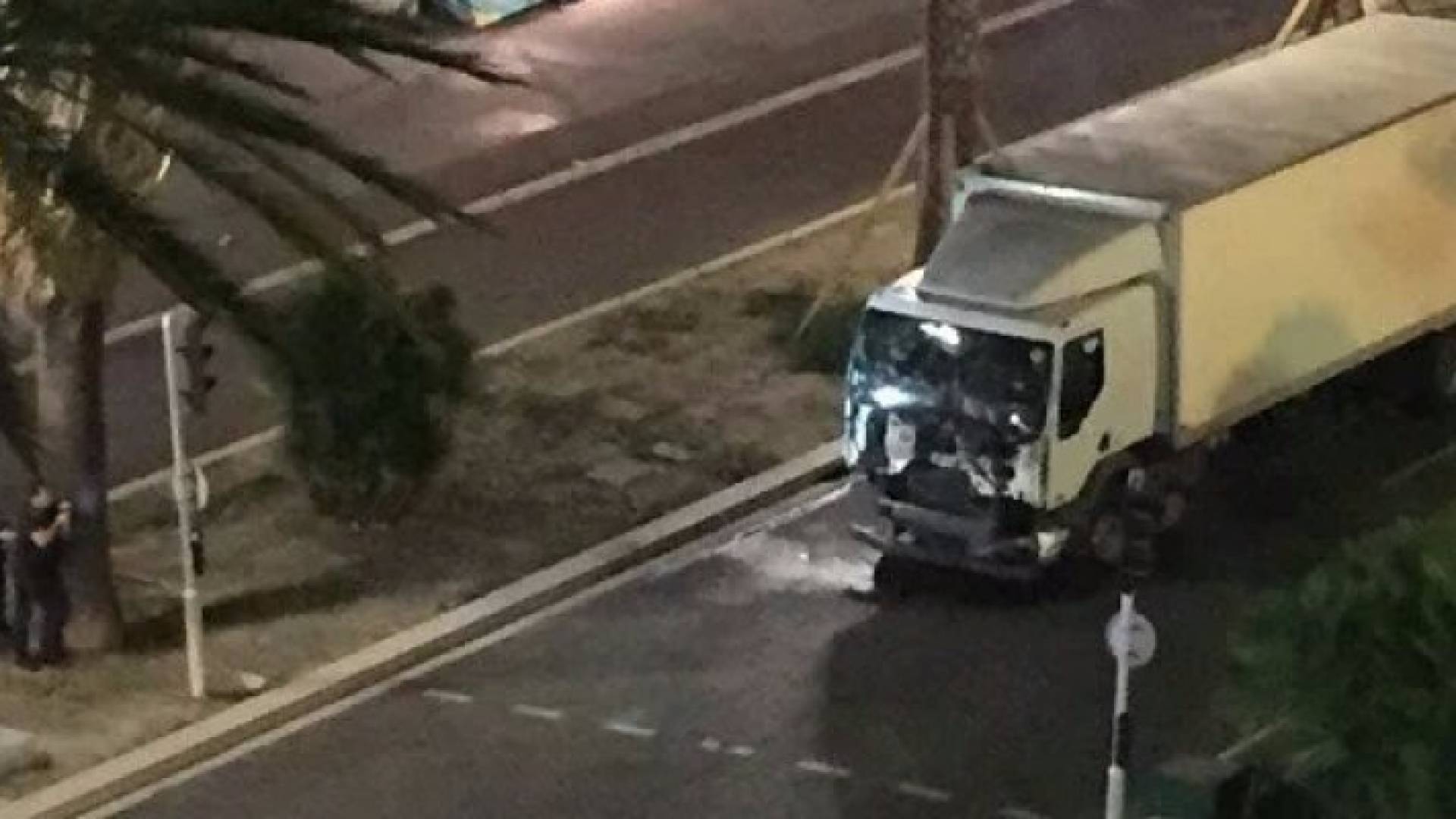 فرنسا: 60 قتيلا وإصابة العشرات بحادث دهس في نيس