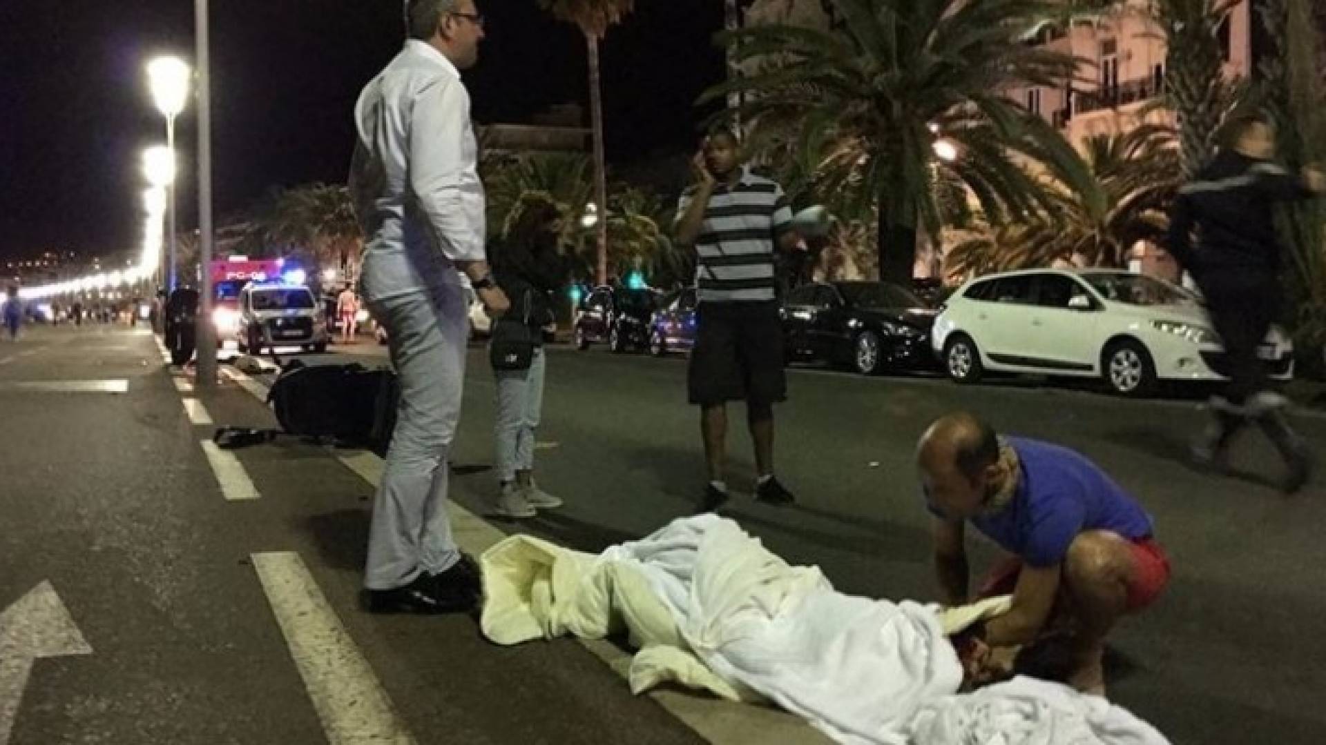 بالصور: عشرات القتلى في حادث الدهس في نيس الفرنسية