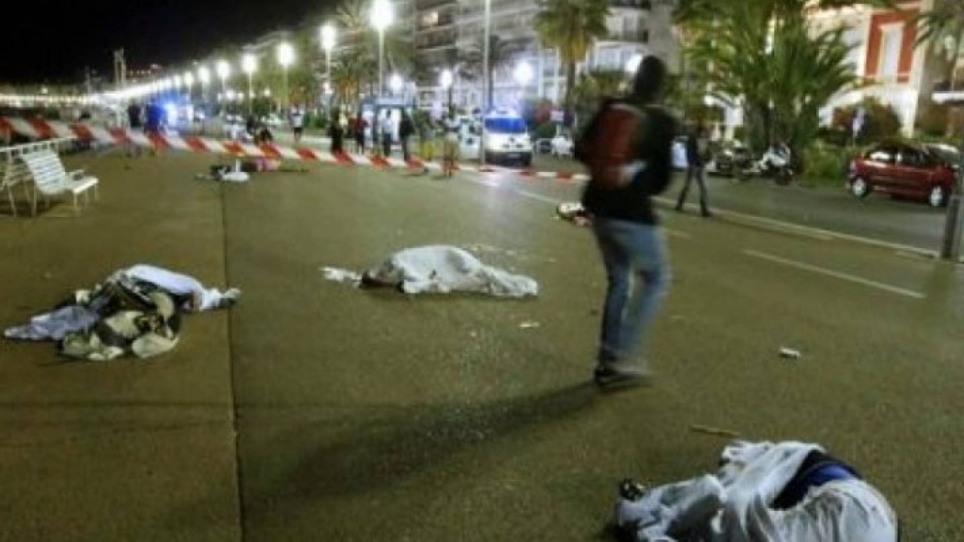 حداد وطني في فرنسا إثر اعتداء نيس