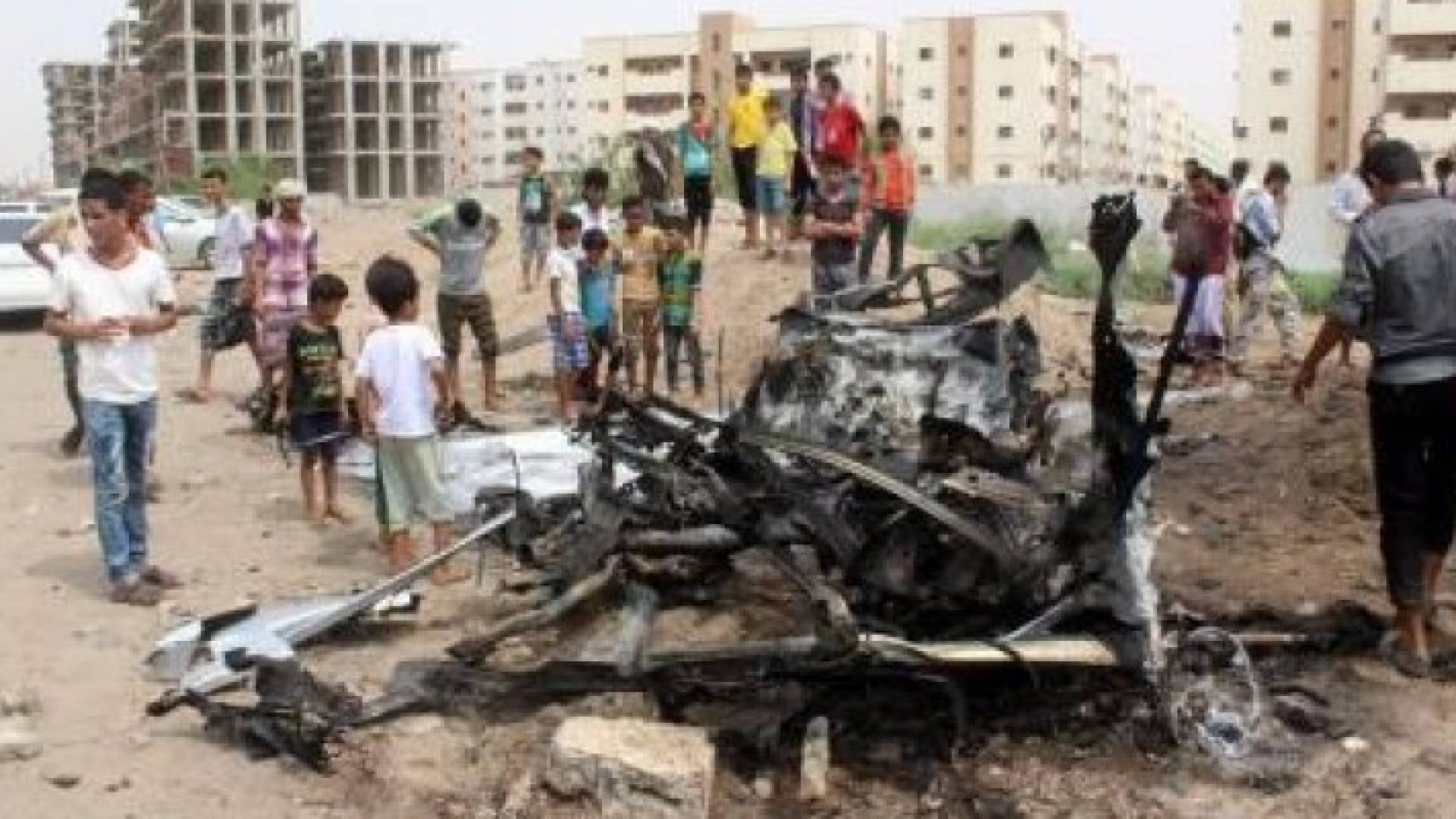 نجاة محافظ عدن من هجوم بسيارة ملغومة في اليمن