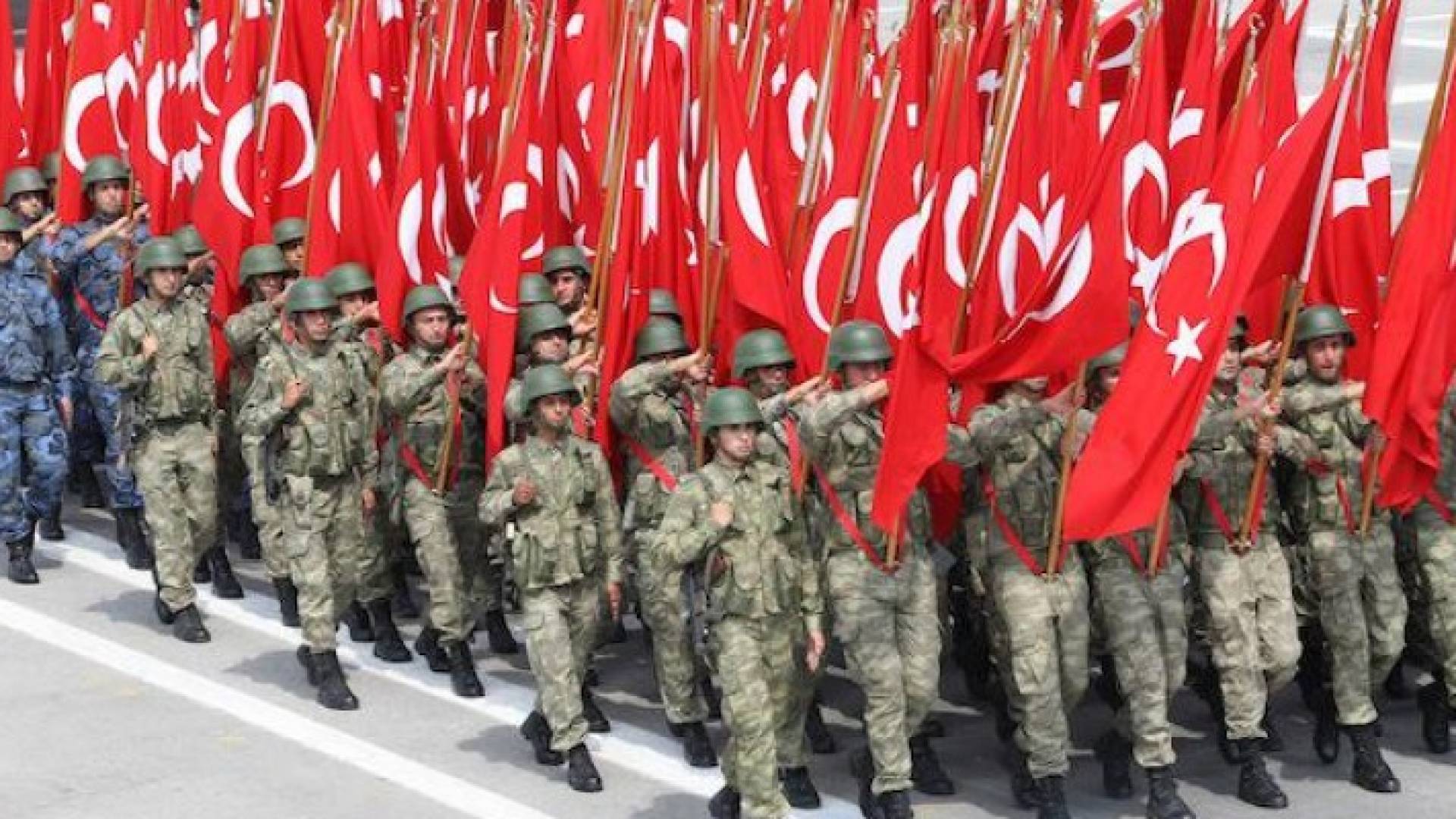 رئيس الوزراء التركي: محاولة انقلاب عسكري في البلاد