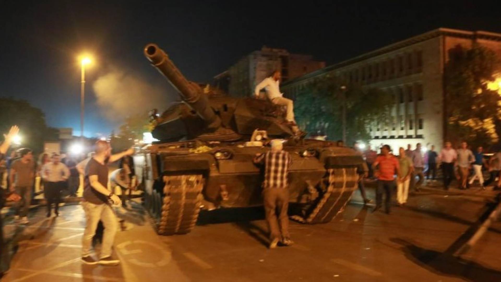 ضباط مؤيدون للانقلاب بتركيا: لا زلنا نقاتل