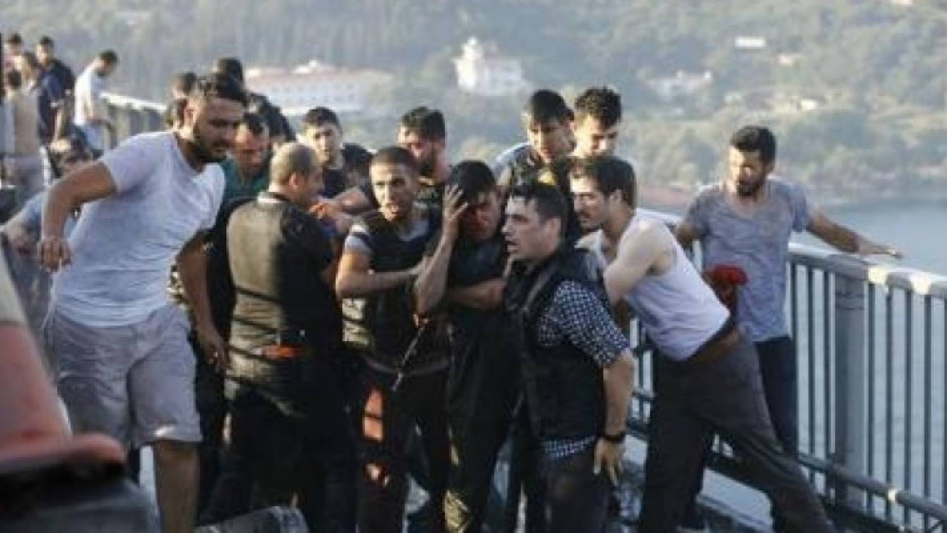 تركيا: اعتقال 1563 عسكريا بعد محاولة الانقلاب