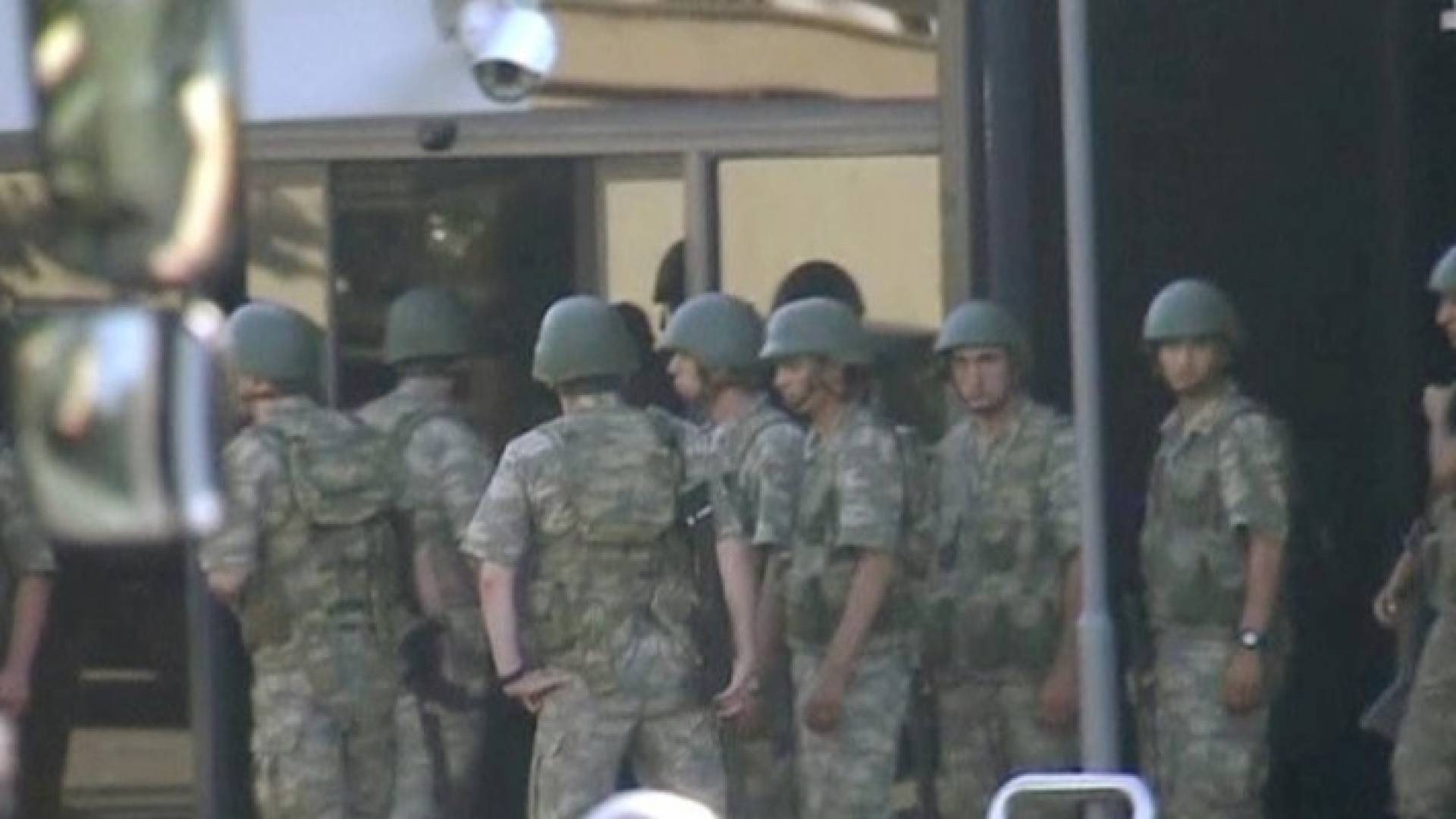 اليونان: سندرس طلب لجوء 8 عسكريين أتراك