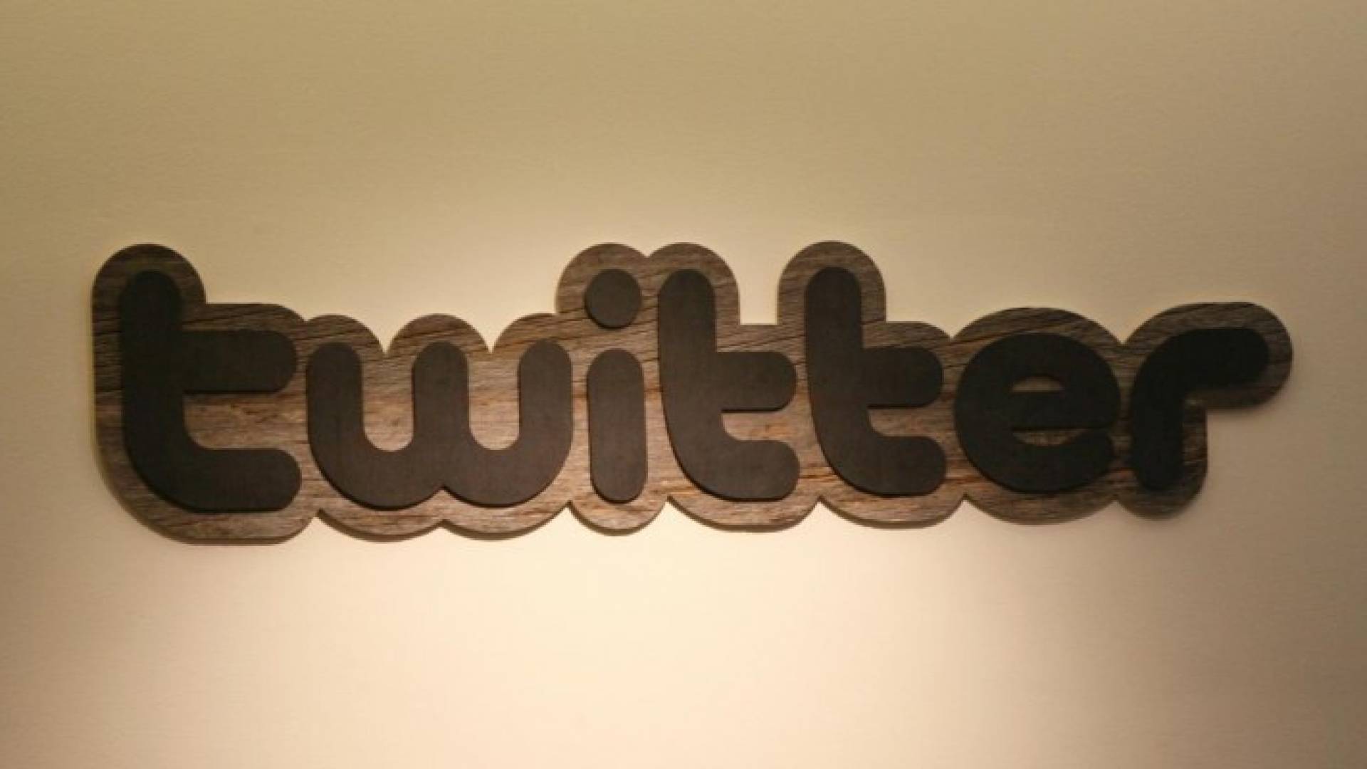 تحرك سريع لتويتر وفيسبوك لحذف المحتوى المتطرف