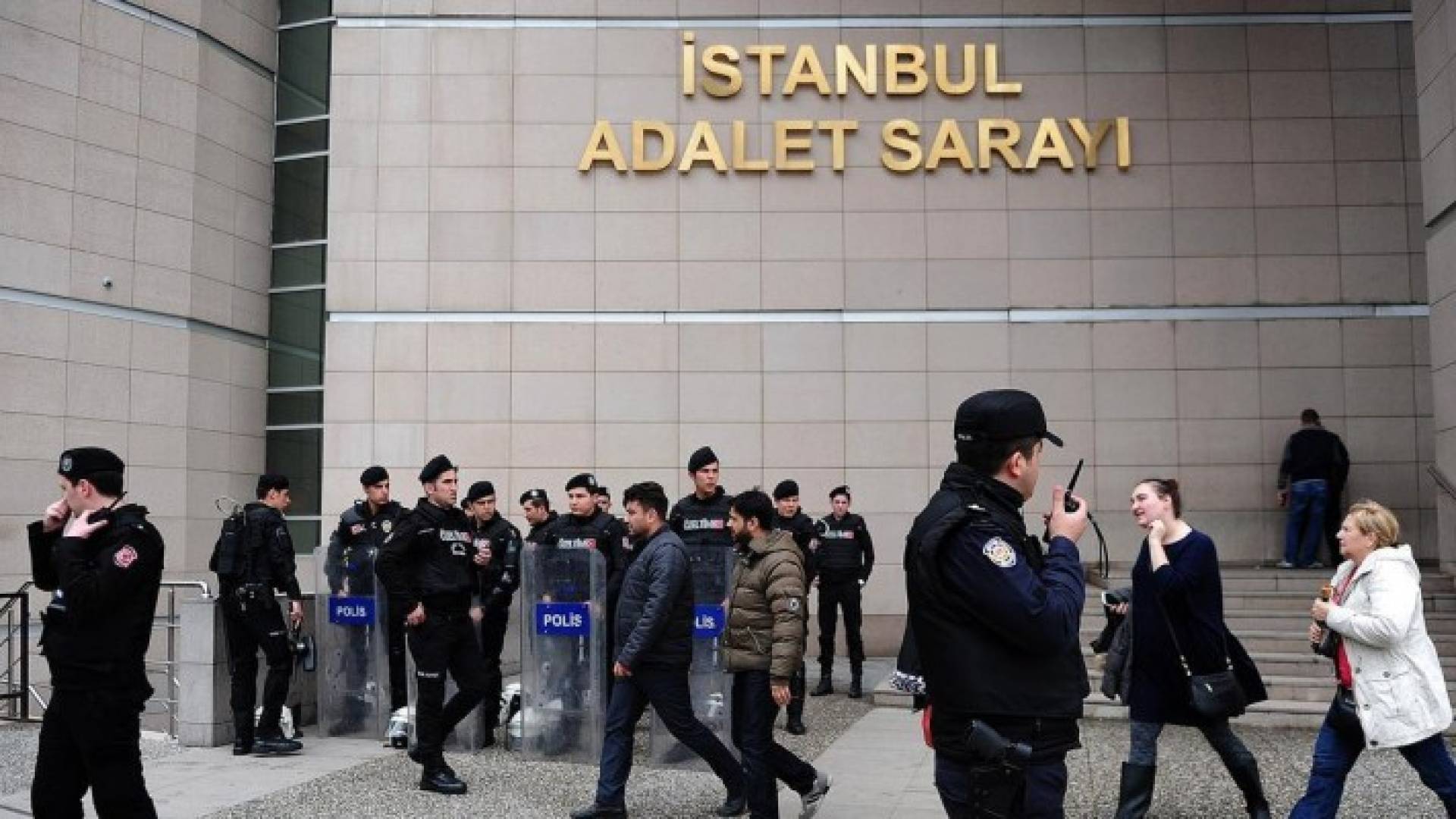 تركيا تعزل أكثر من 2700 قاض بعد محاولة الانقلاب