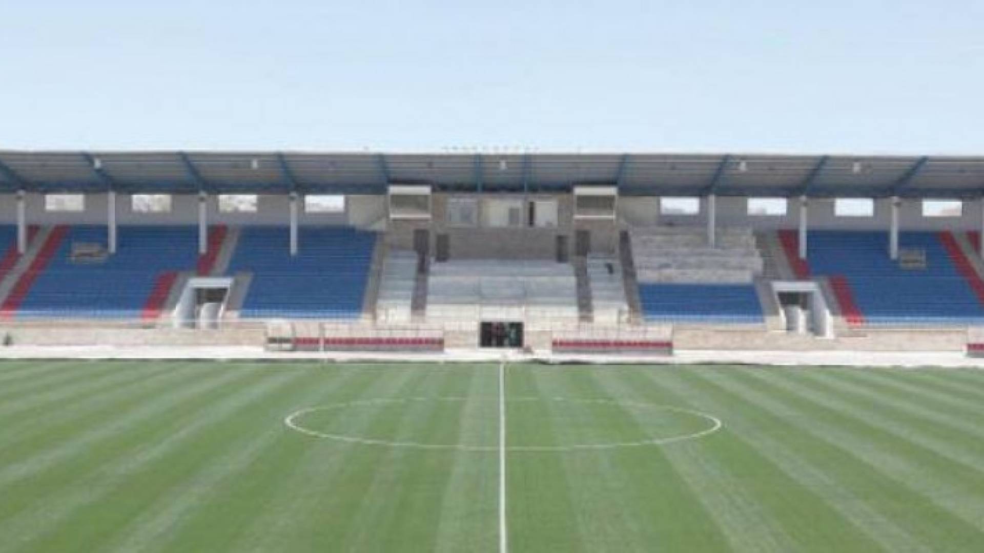 إقامة ورشة تدريبية حول ملاعب العشب الصناعي