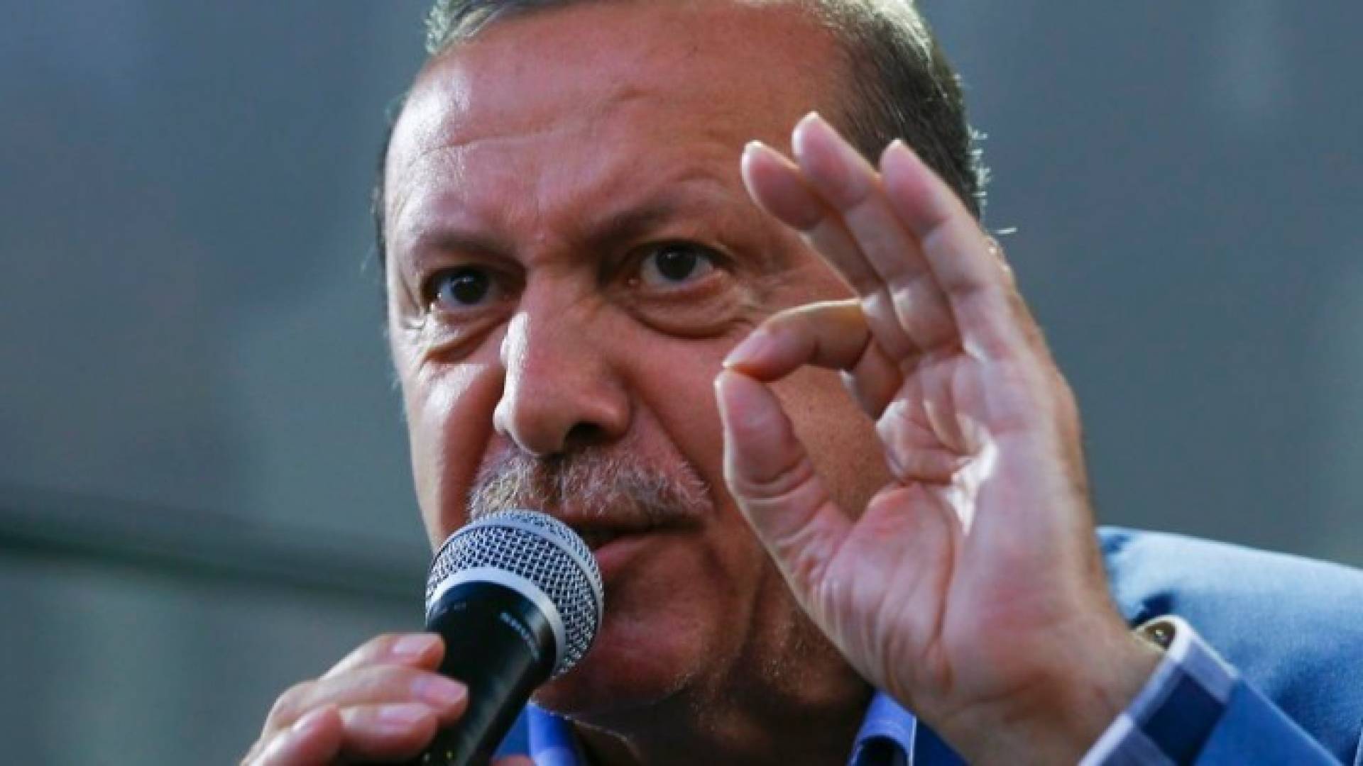 الرئيس التركي رجب طيب أردوغان خلال كلمة لأنصاره في إسطنبول