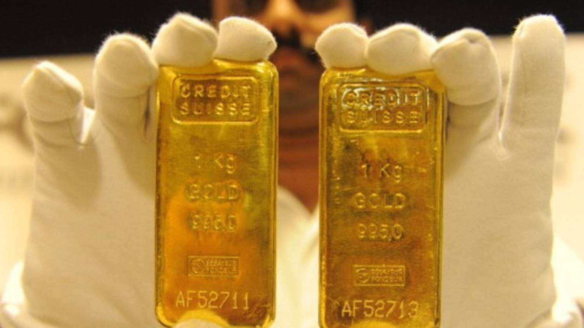 الذهب يهبط مع تراجع الطلب على الأصول