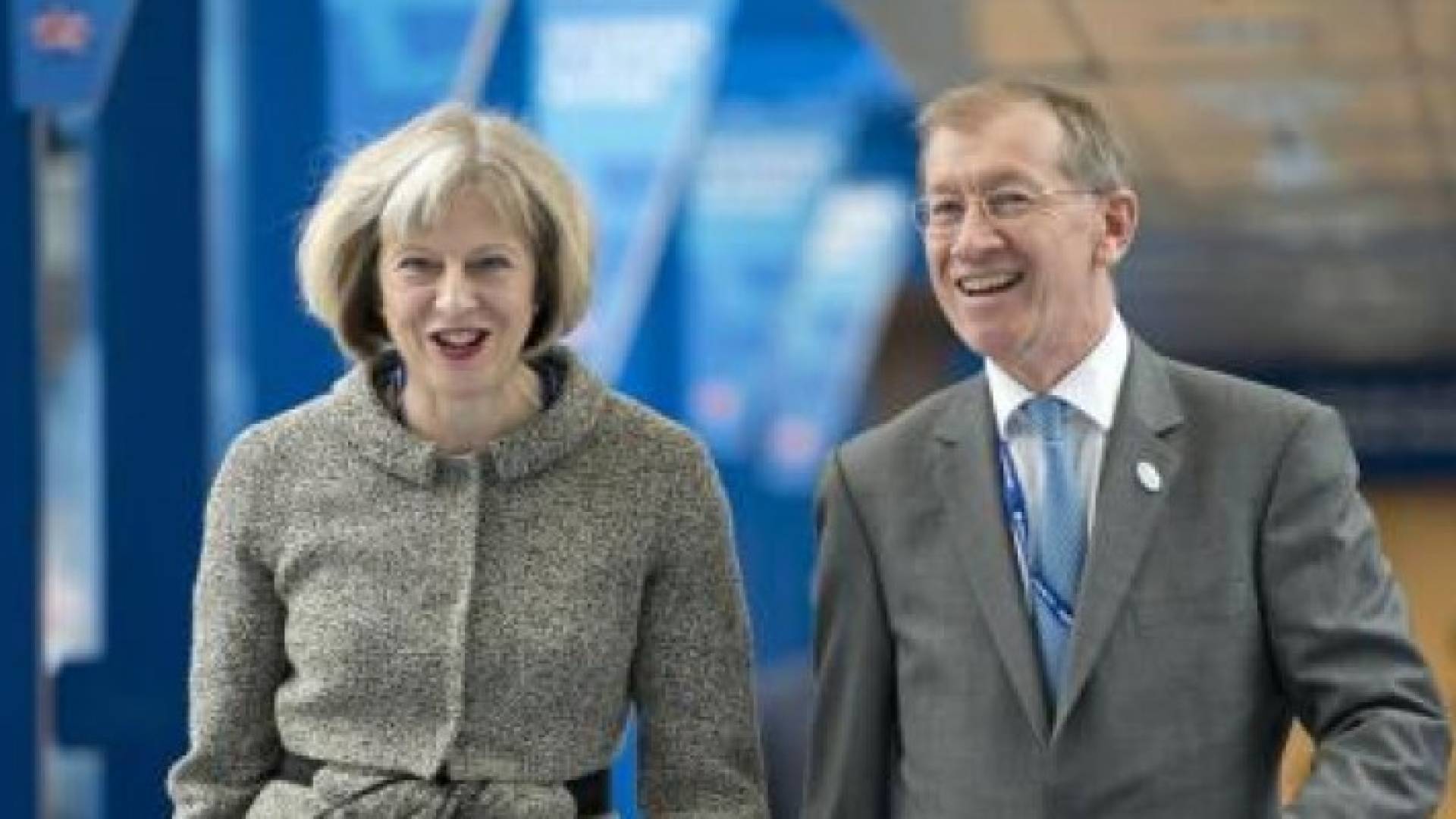 زوج رئيسة وزراء بريطانيا.. نجل بائع أحذية هادئ وودود ويسير وراءها بـ3 خطوات