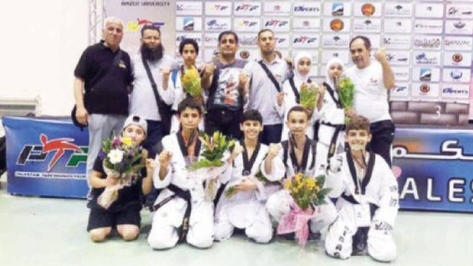 نجوم التايكواندو يظفرون بعدة ميداليات في بطولة فلسطين