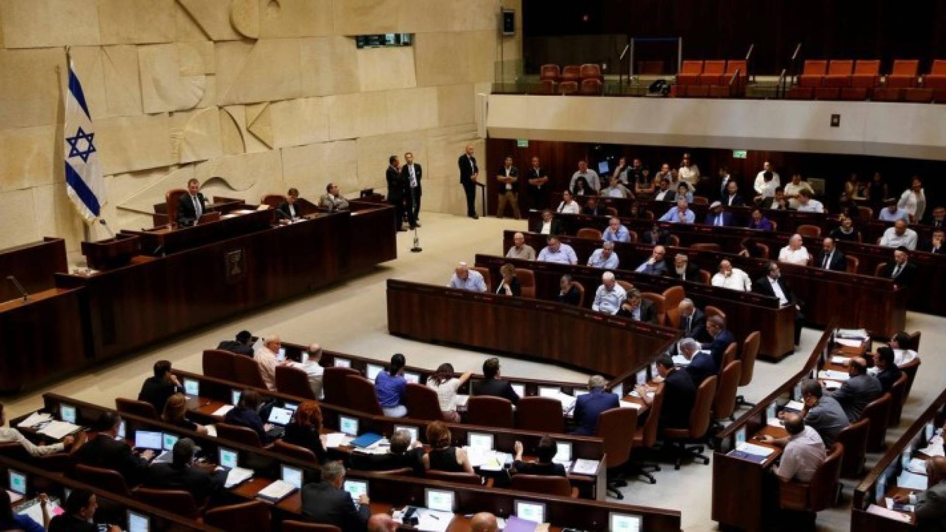 الكنيست يقر قانون إقصاء يخشى استهدافه لنواب عرب