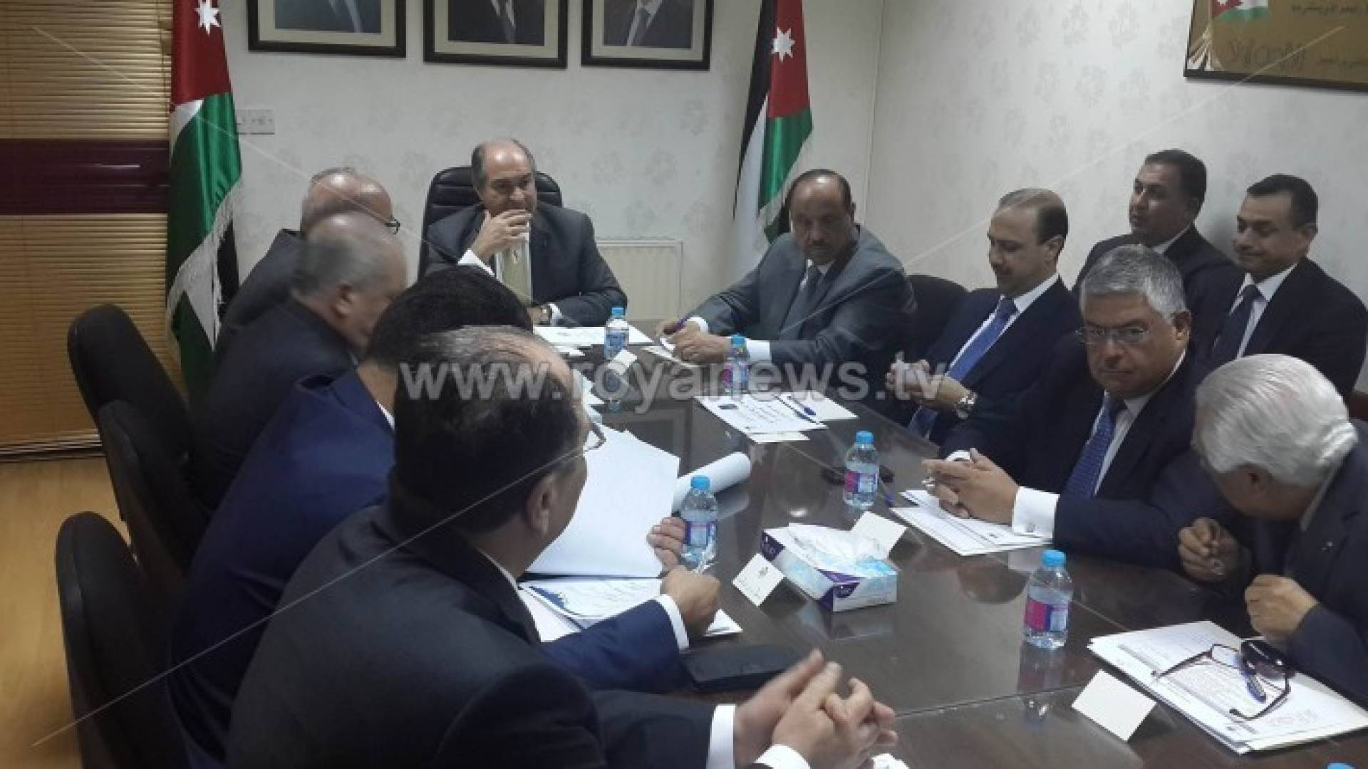 الملقي يؤكد أهمية إيجاد قطاع نقل يخدم الأحياء والمدارس داخل المدن